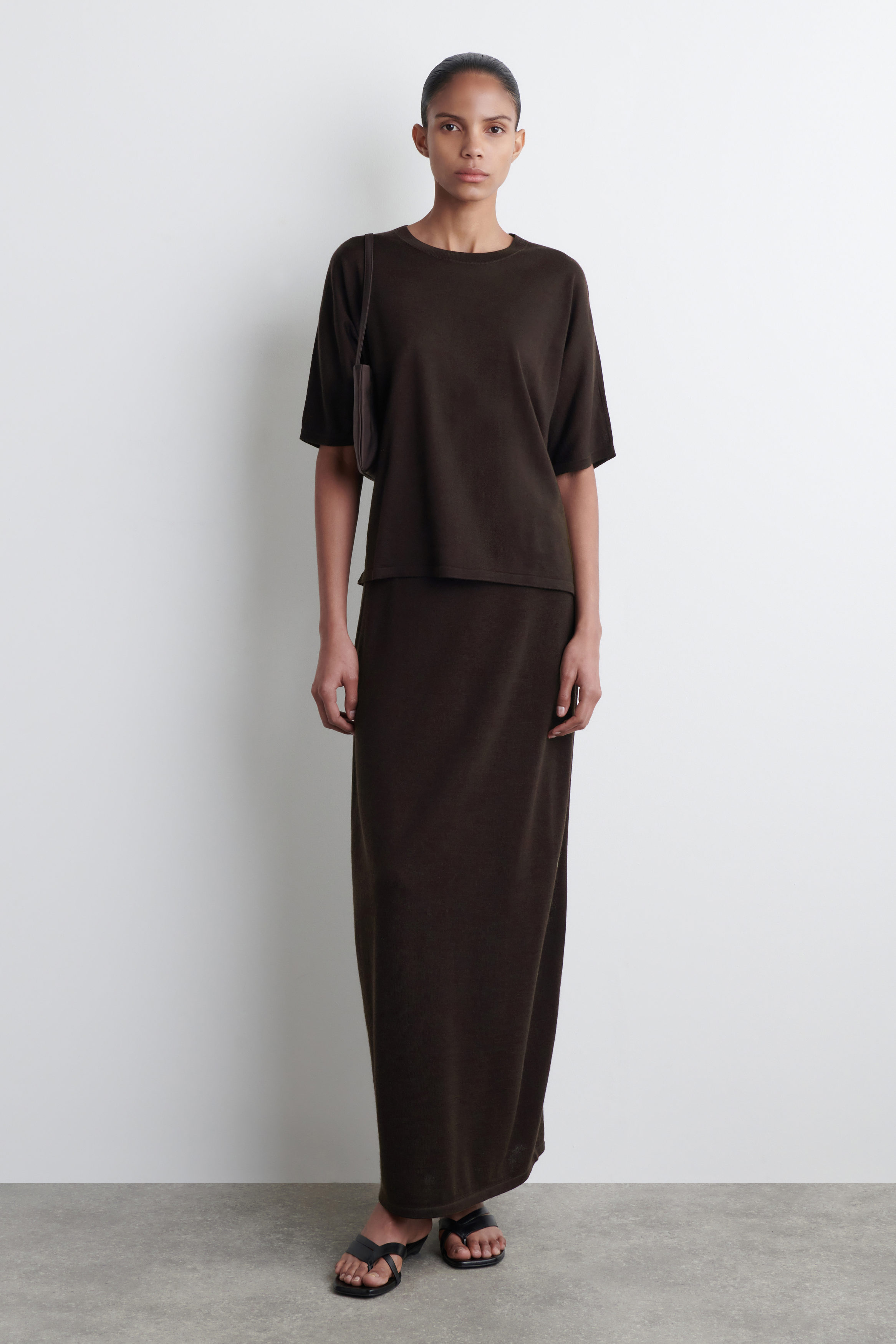 【PORTERNA】Cos knit long skirt ROUNDED MERINO WOOL MAXI SKIRT - DARK BROWN | COS