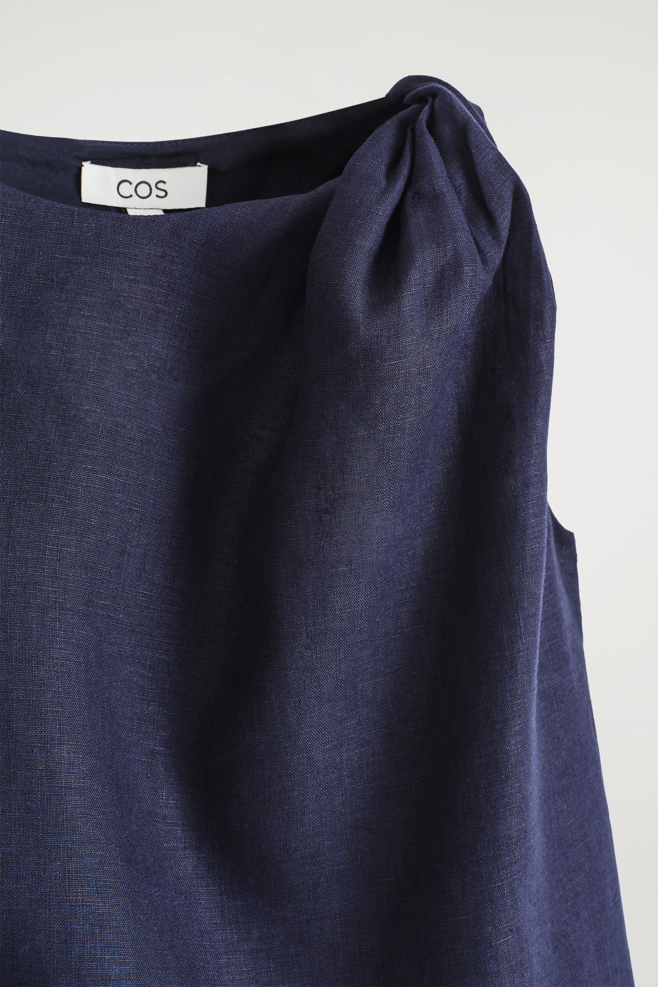 Ver imagen más grande: TOP DE LINO CON DETALLE RETORCIDO - AZUL MARINO - MUJER | H&M ES 7