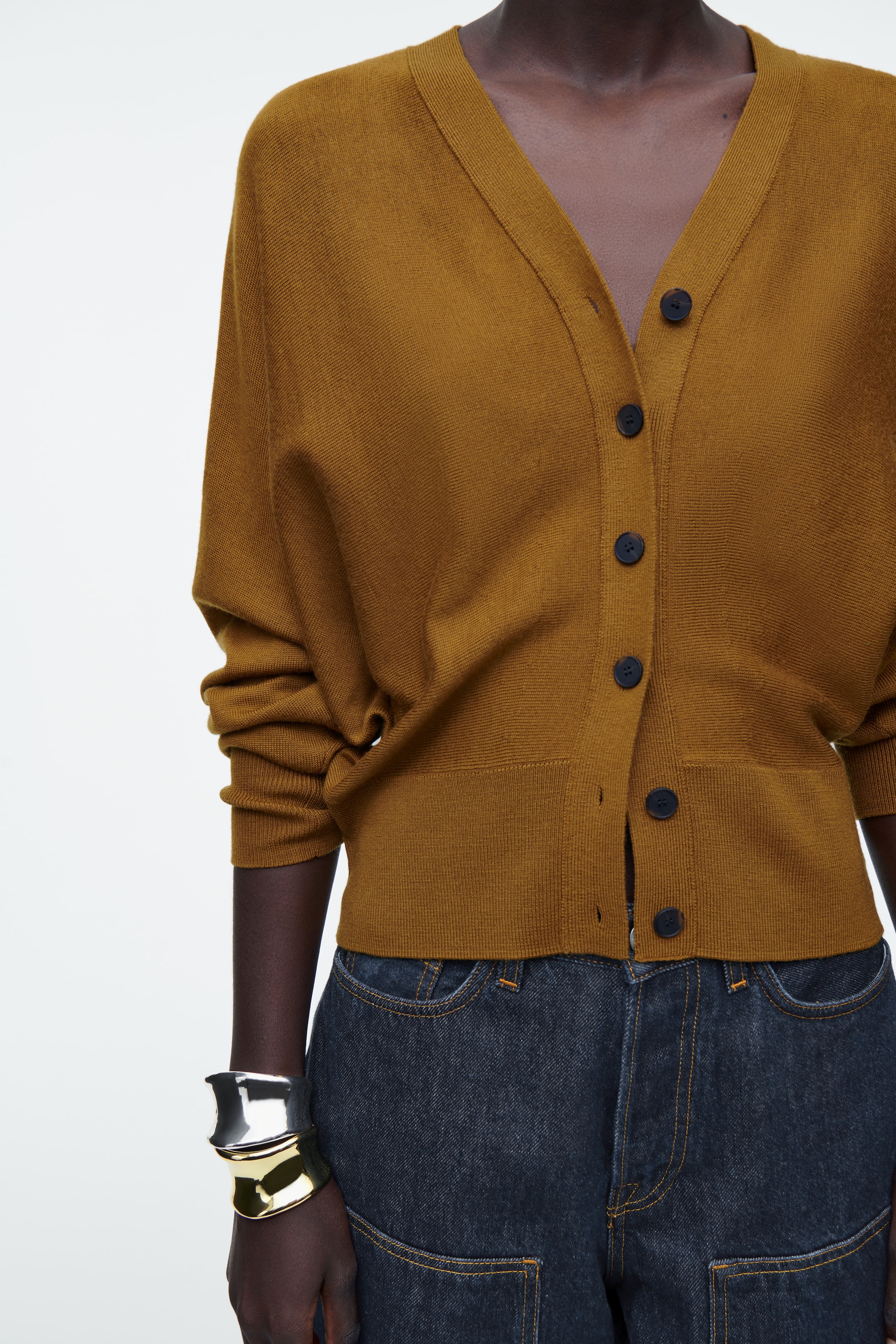 Ver imagen más grande: CÁRDIGAN DE LANA MERINO CON MANGA MURCIÉLAGO - OCRE - MUJER | H&M ES 2
