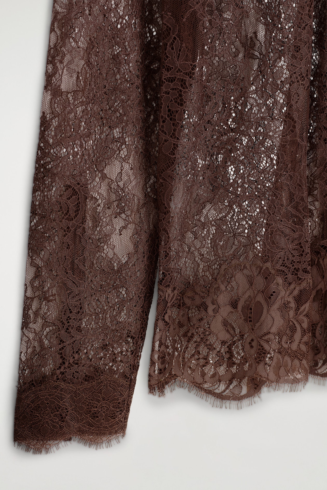 TURTLENECK LACE TOP — BROWN