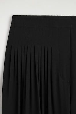 PLEATED CREPE BALLOON PANTS — BLACK 6