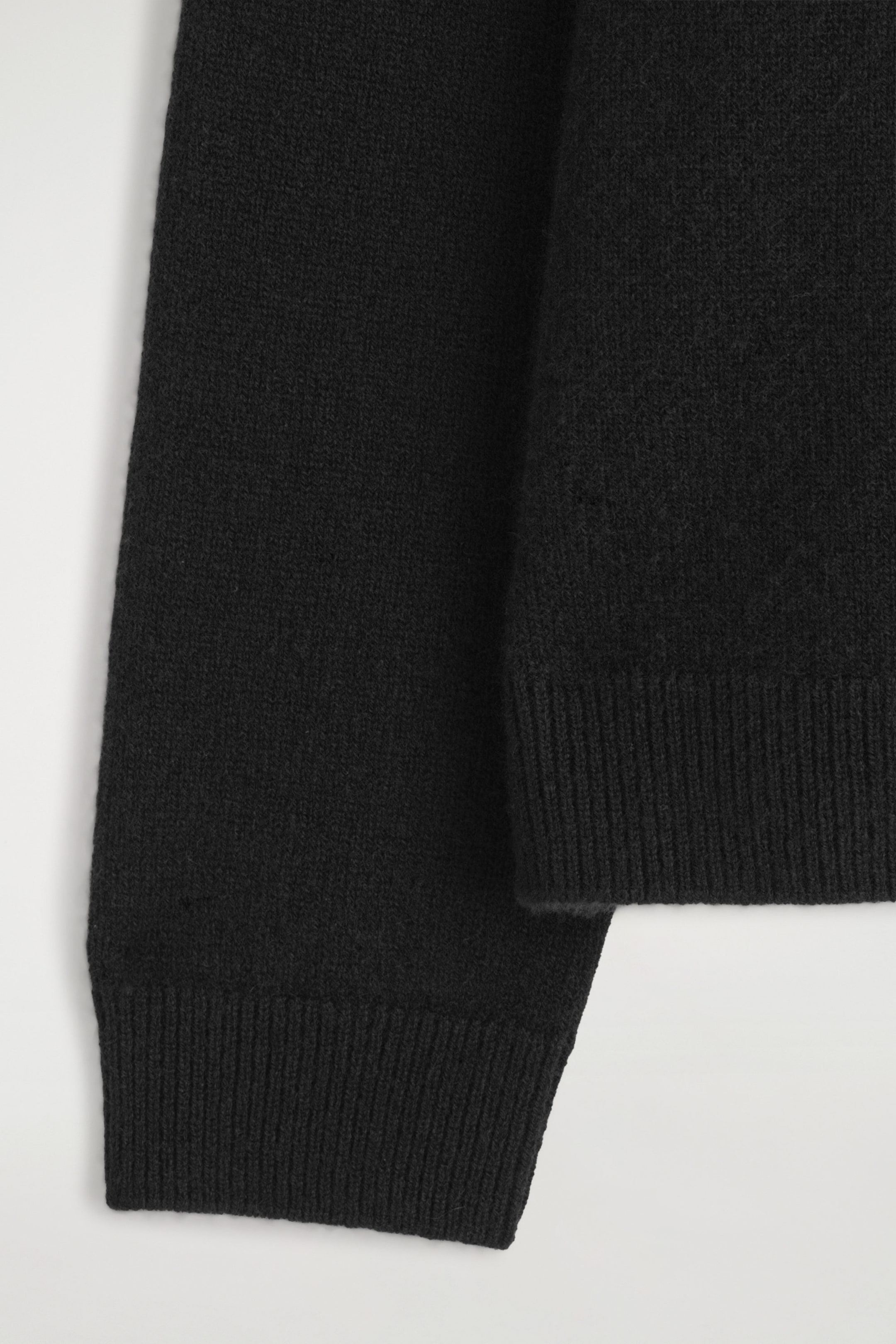 KASCHMIRPULLOVER MIT RUNDHALSAUSSCHNITT