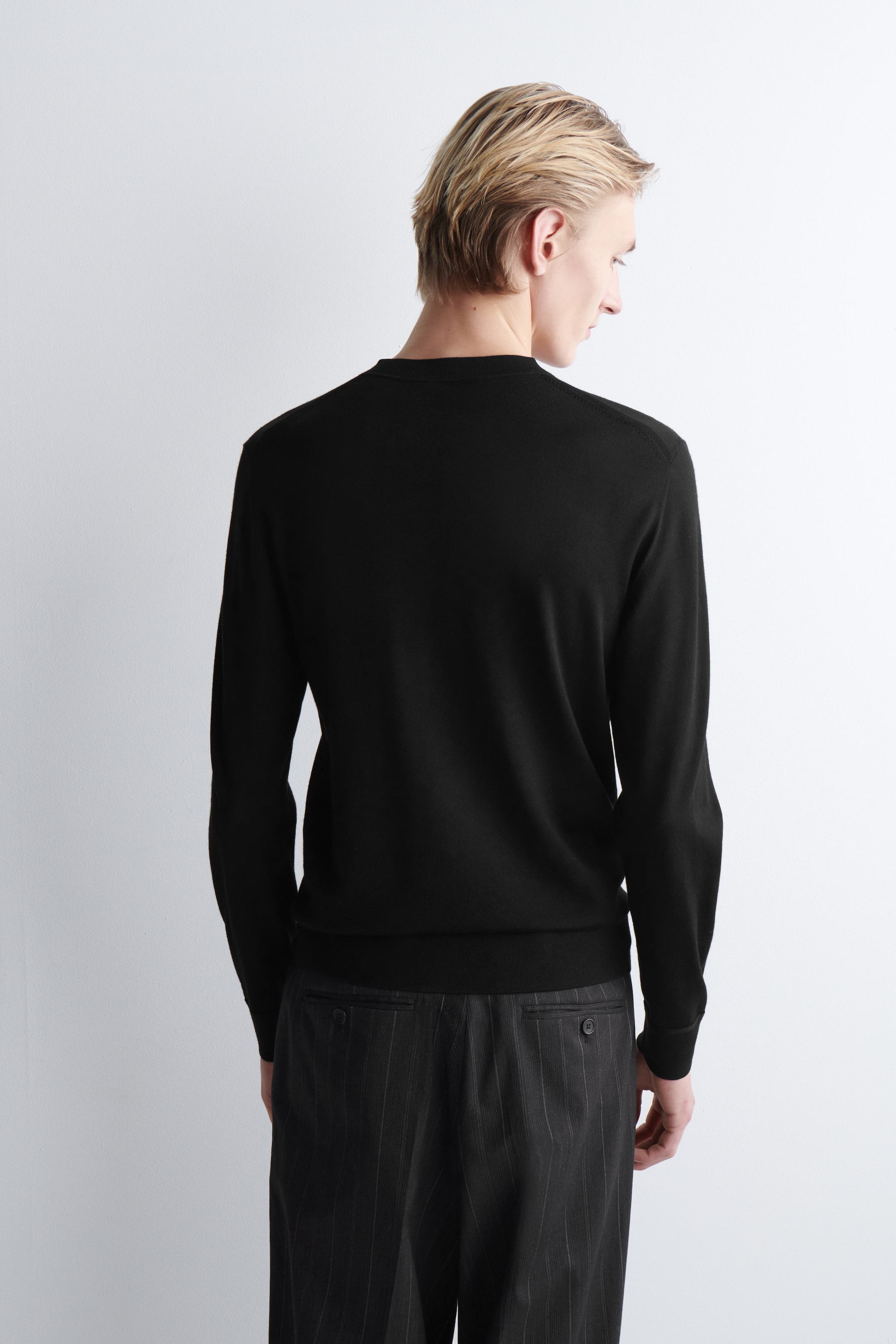 Shirt van merinowol voor kinderen in Zwart - €31.99 Shirt van merinowol voor kinderen in Zwart - €31.99
