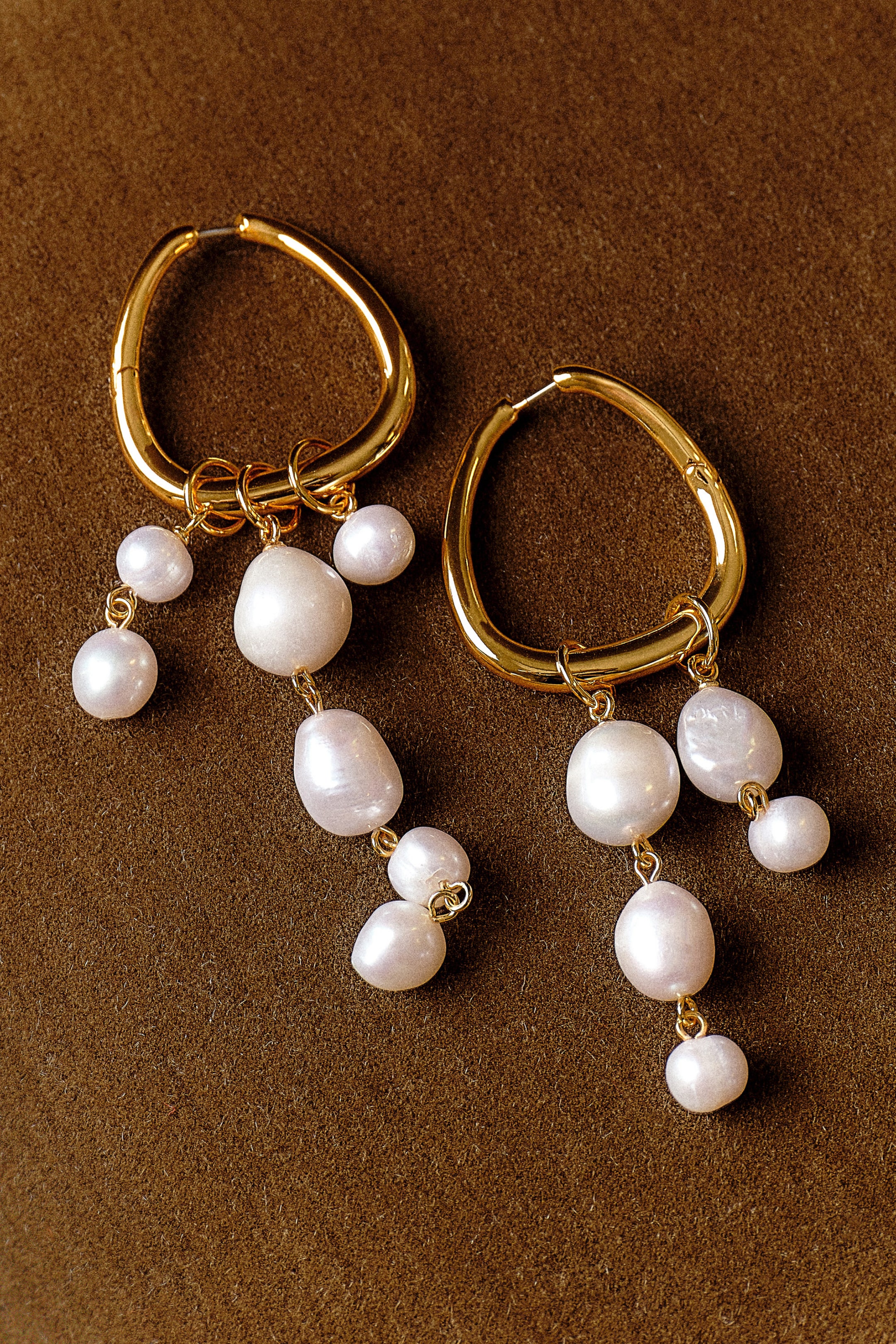 MISMATCHED FRESHWATER PEARL CHARM EARRINGS