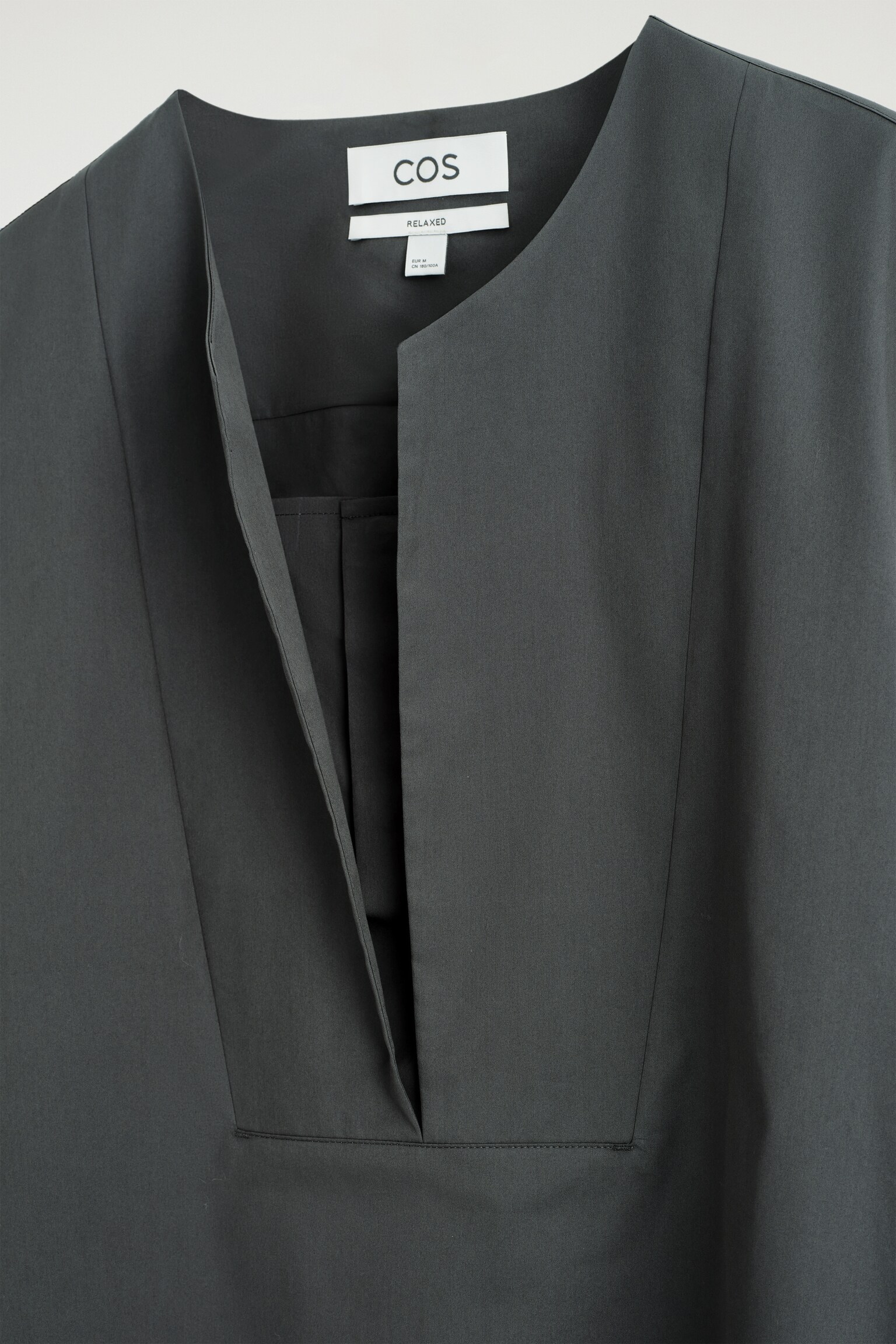 CHEMISE SANS COL ENCOLURE EN V EN SOIE MÉLANGÉE - CHARBON - 4