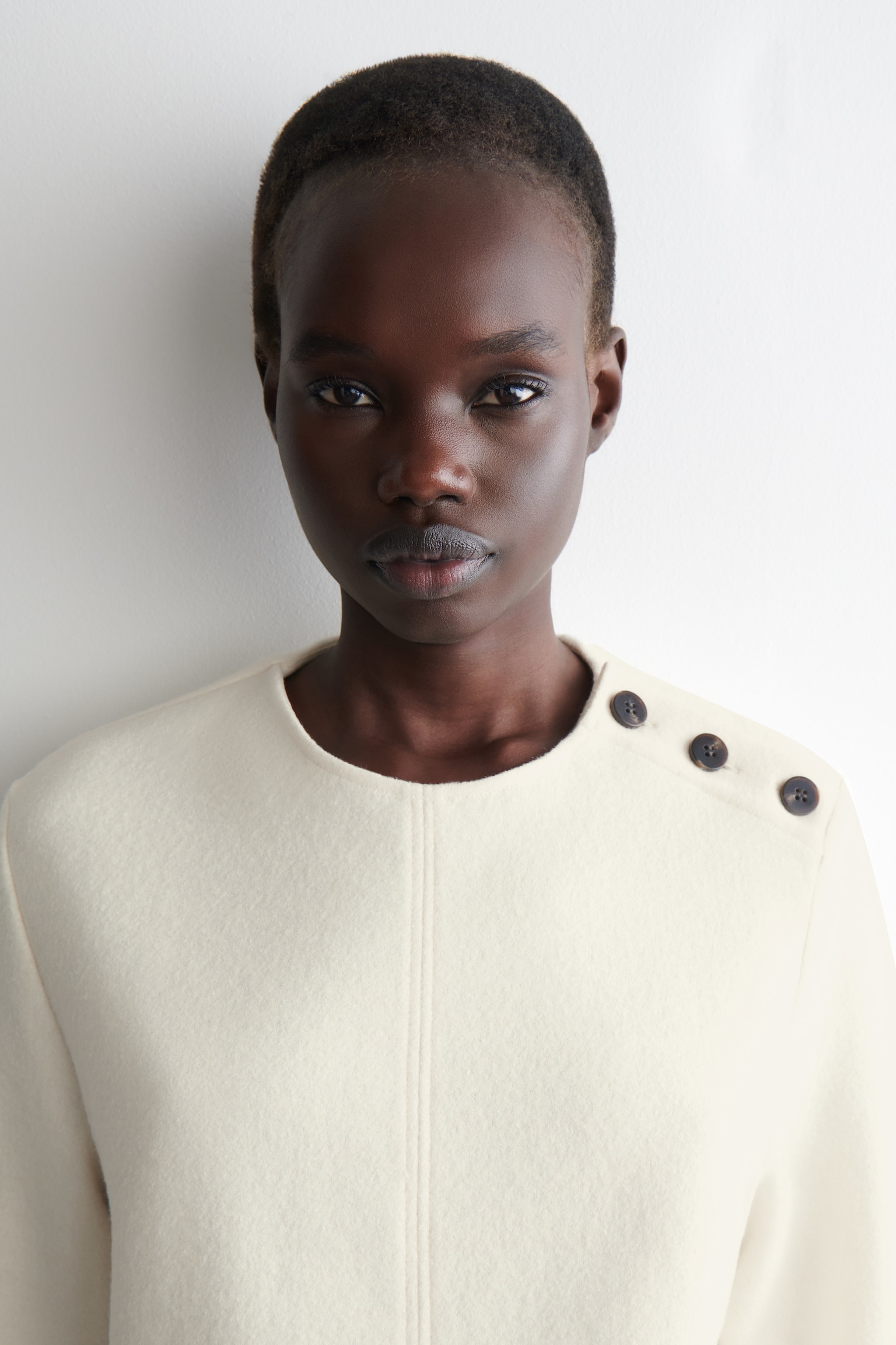 SWEAT EN LAINE BOUILLIE À DÉTAIL BOUTONNÉ - BLANC/GRIS FONCÉ CHINÉ - 5