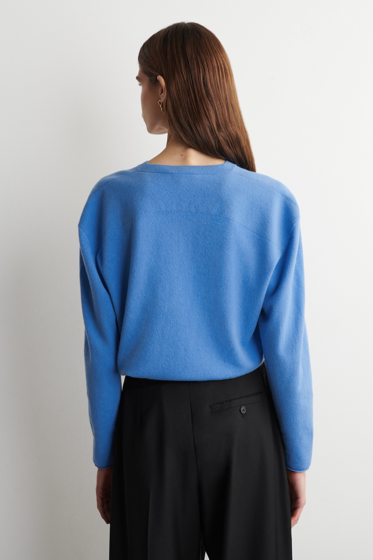 MERINO WOOL V-NECK JUMPER — BLUE