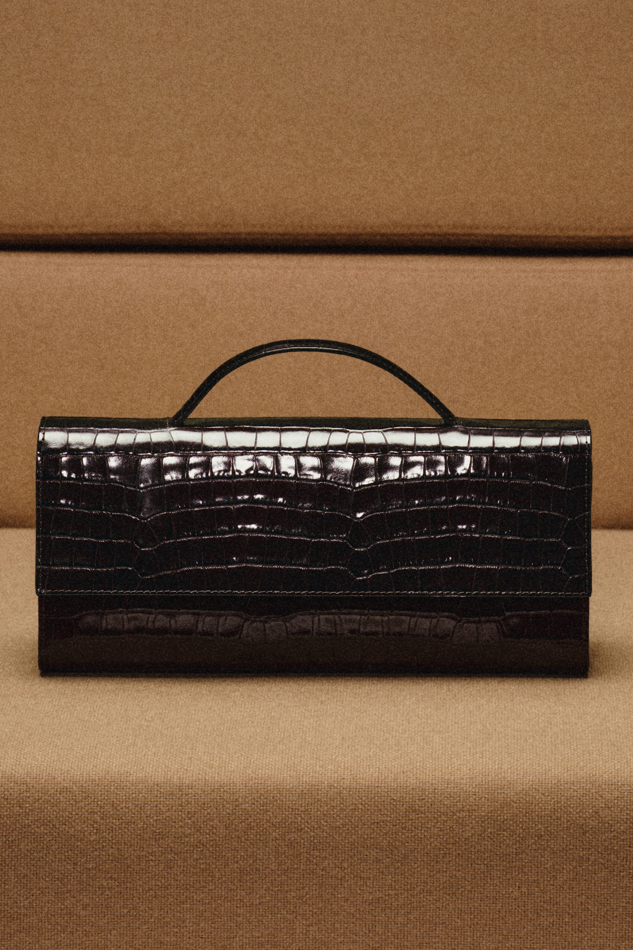 GALLERY CLUTCH BAG - CROC-EFFECT LEATHER