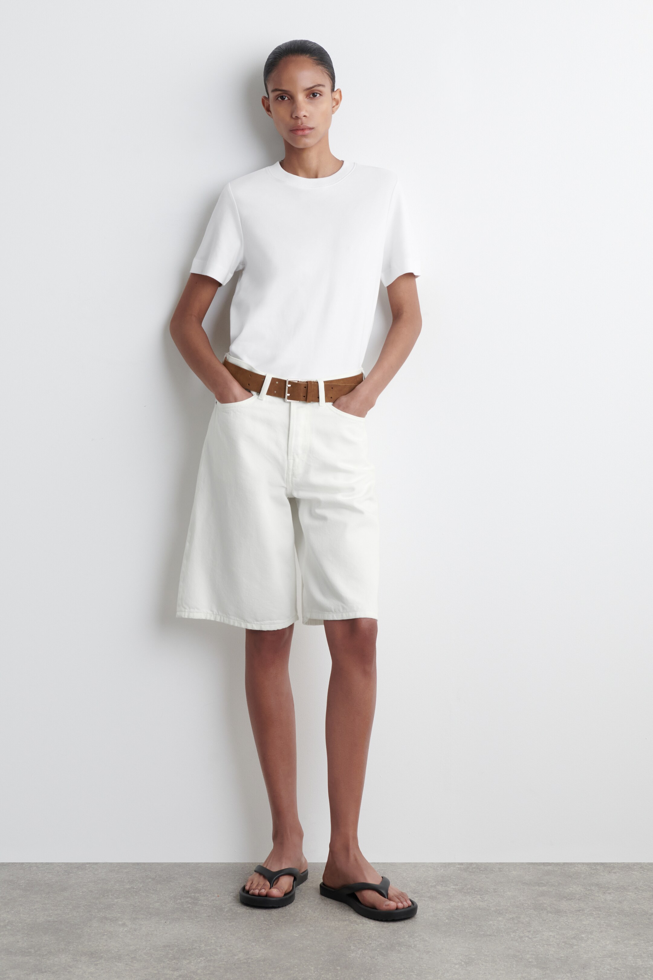 Visualizza immagine più grande: T-SHIRT LINEARE DAL TAGLIO REGOLARE - BIANCO - DONNA | H&M IT 2
