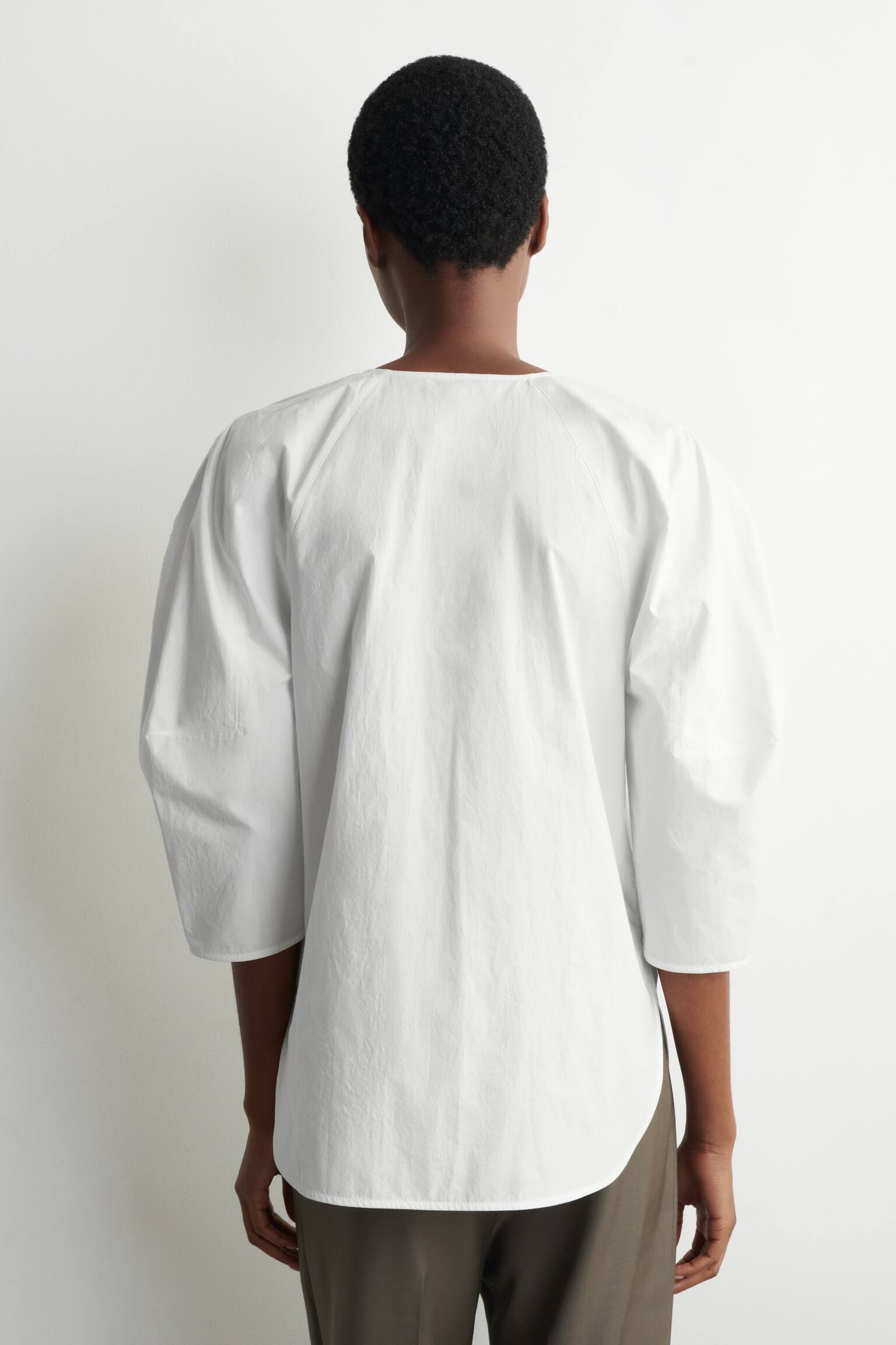 BLUSA SCULTOREA IN POPELINE DI COTONE PIMA - BIANCO/NERO/VERDE - 4