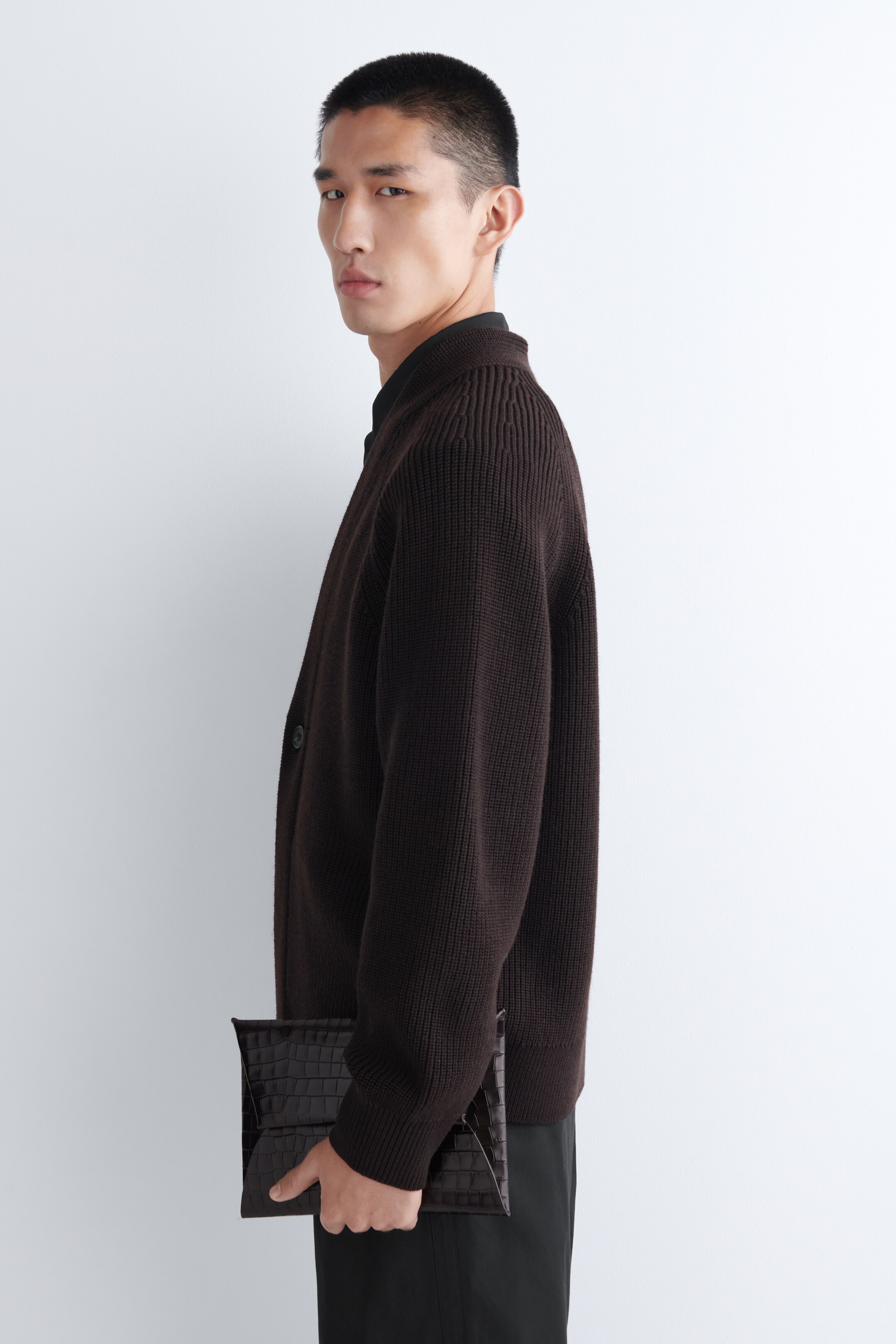 Ver imagem maior: Bolsa em pele com efeito crocodilo - CASTANHO - HOMEM | H&M PT 2