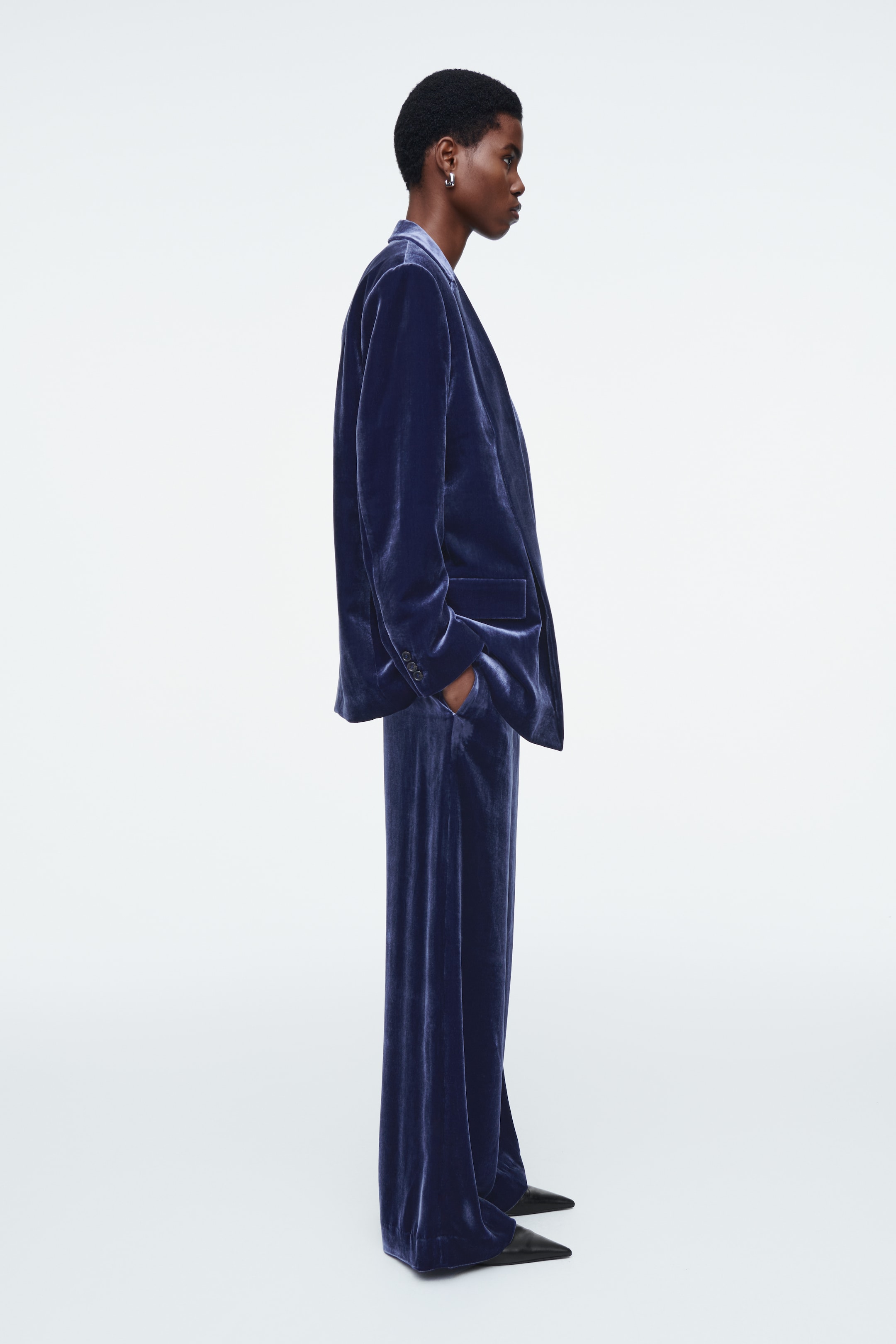 Agrandir l'image: BLAZER EN VELOURS DE SOIE MÉLANGÉE - BLEU - FEMME | H&M CH 2