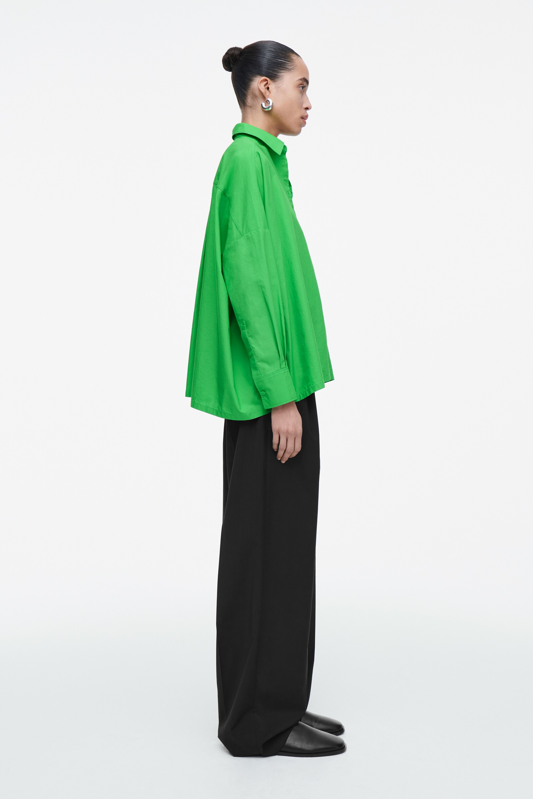 View larger image: BOXY SQUARE-CUT SHIRT - GREEN - Ladies | H&M GB 2
