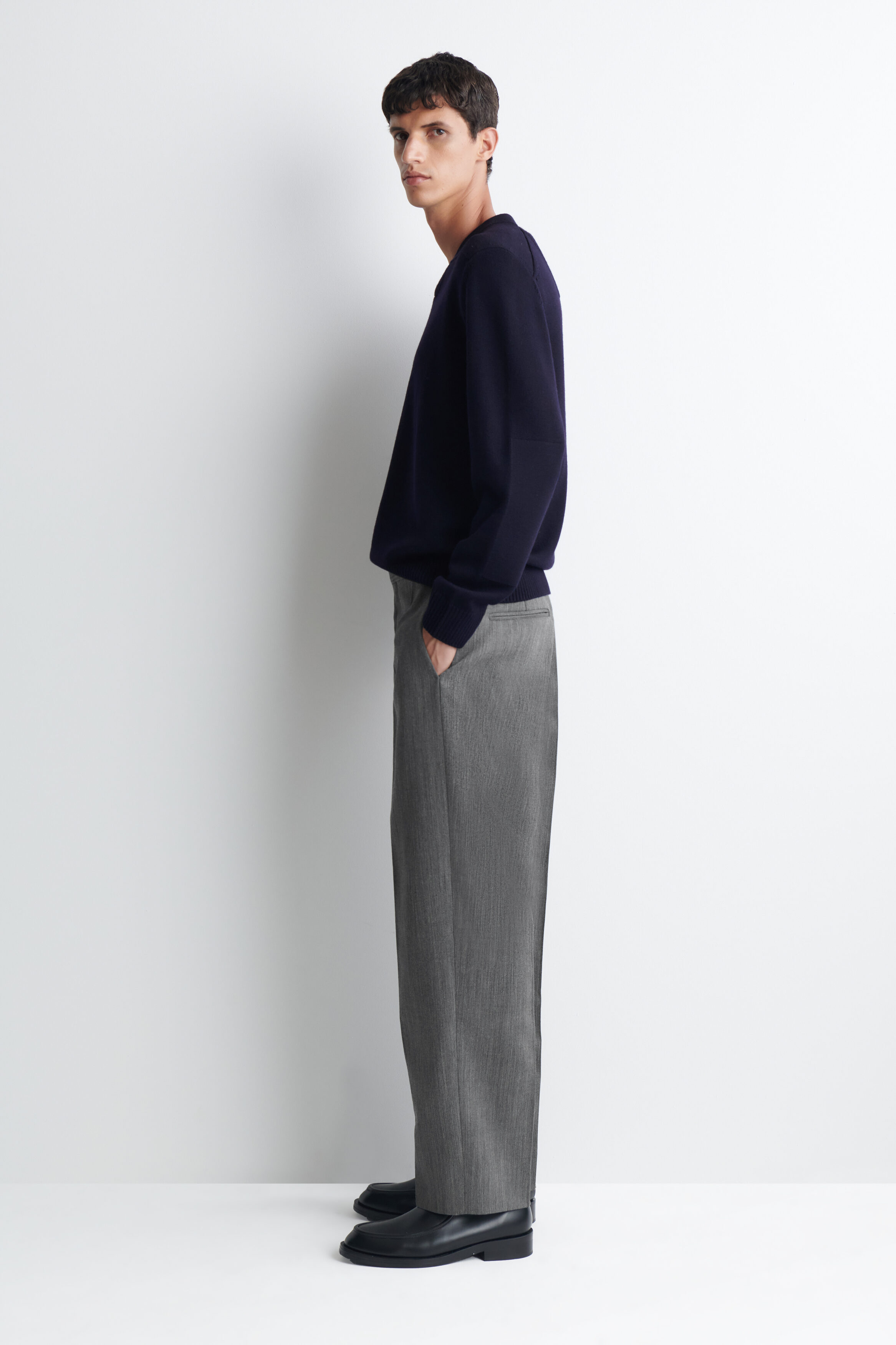 MERINO WOOL V-NECK SWEATER - thumbnail 3