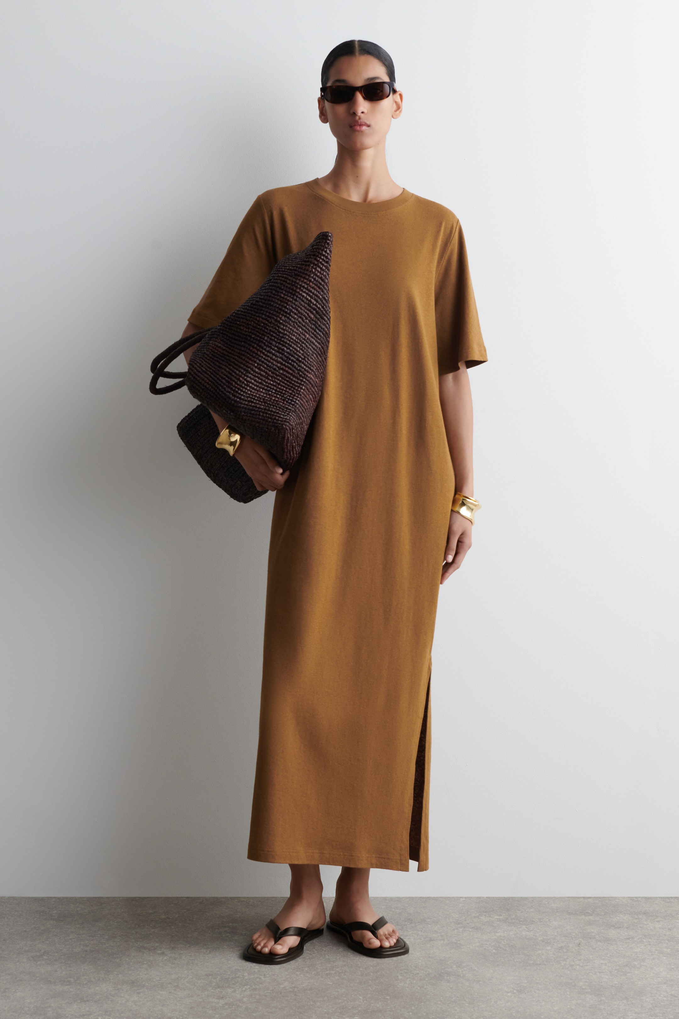 Agrandir l'image: ROBE T-SHIRT LONGUE EN COTON ET LIN - BRUN - FEMME | H&M FR 1