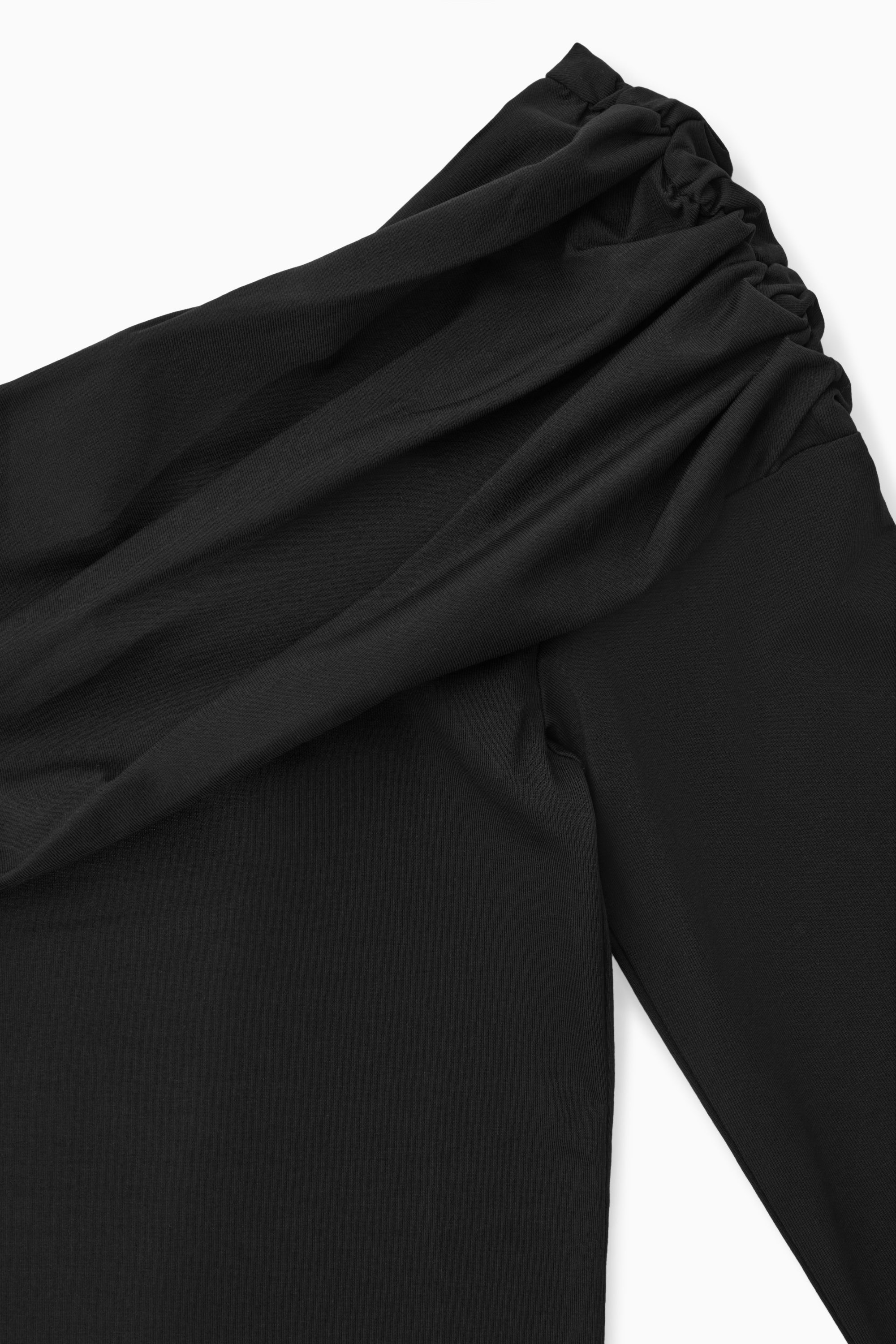 GATHERED OFF-THE-SHOULDER ASYMMETRIC TOP - BLACK | COS