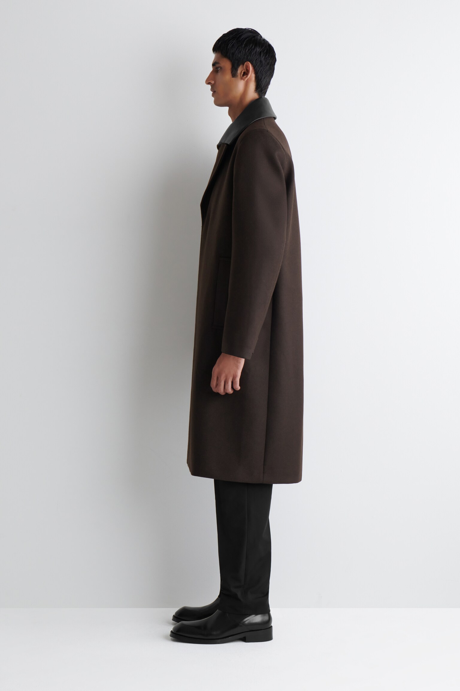 MANTEAU EN LAINE À COL EN CUIR - BRUN FONCÉ - 4