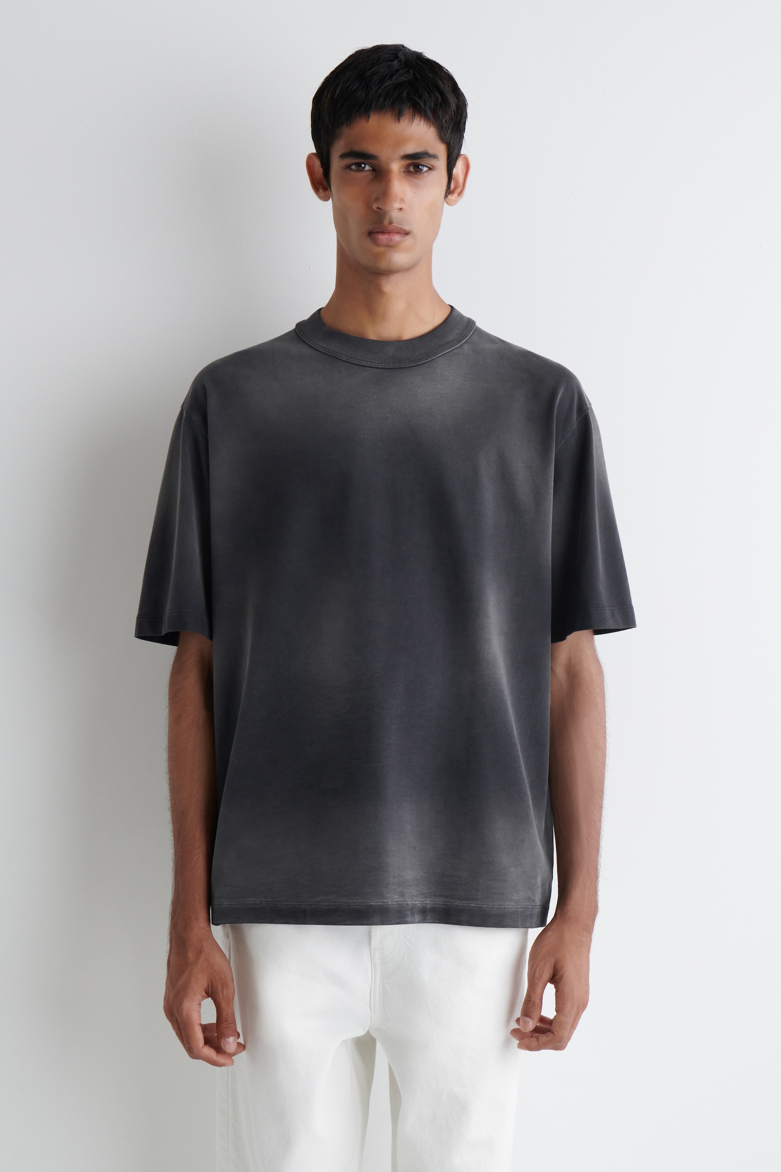 OVERSIZED-T-SHIRT AUS JERSEY MIT KRAGEN - SCHWARZ - 1