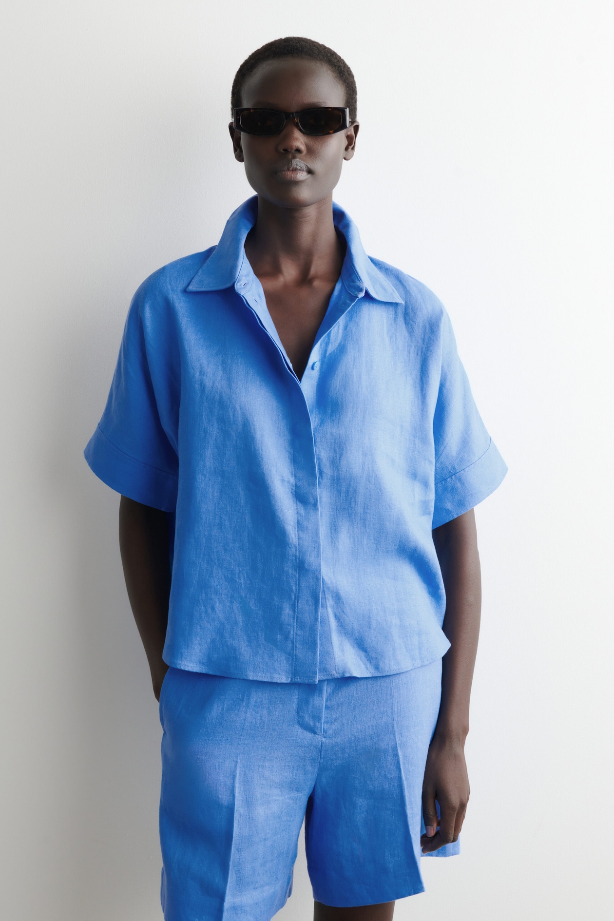 OVERSIZED SHORT-SLEEVED LINEN SHIRT — BLUE