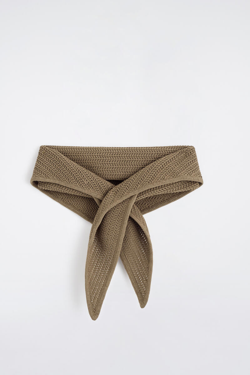 Open-Knit Neck Scarf