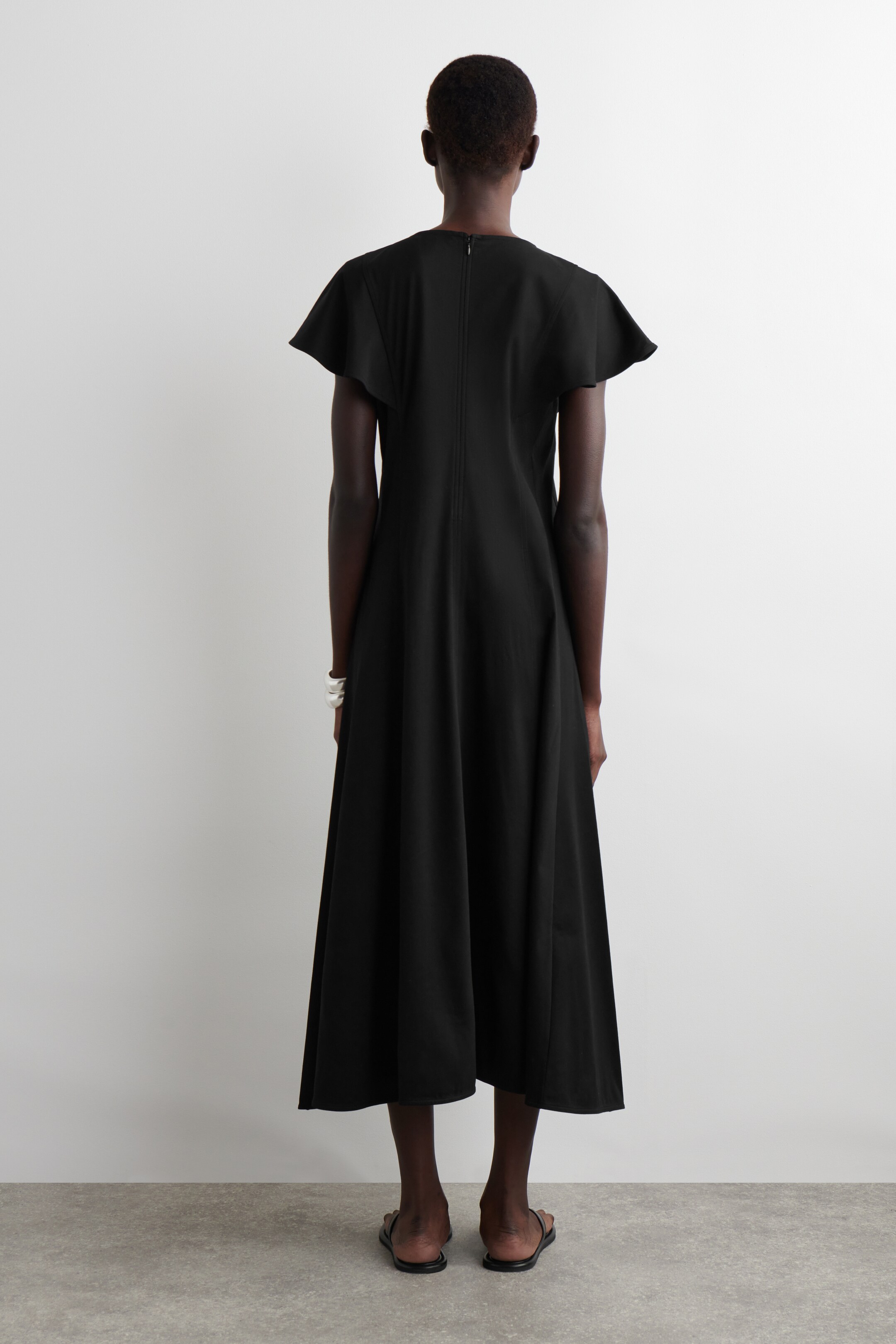 Ver imagem maior: VESTIDO MIDI DE ALGODÃO COM MANGAS ESTILO PÉTALA - PRETO - SENHORA | H&M PT 5
