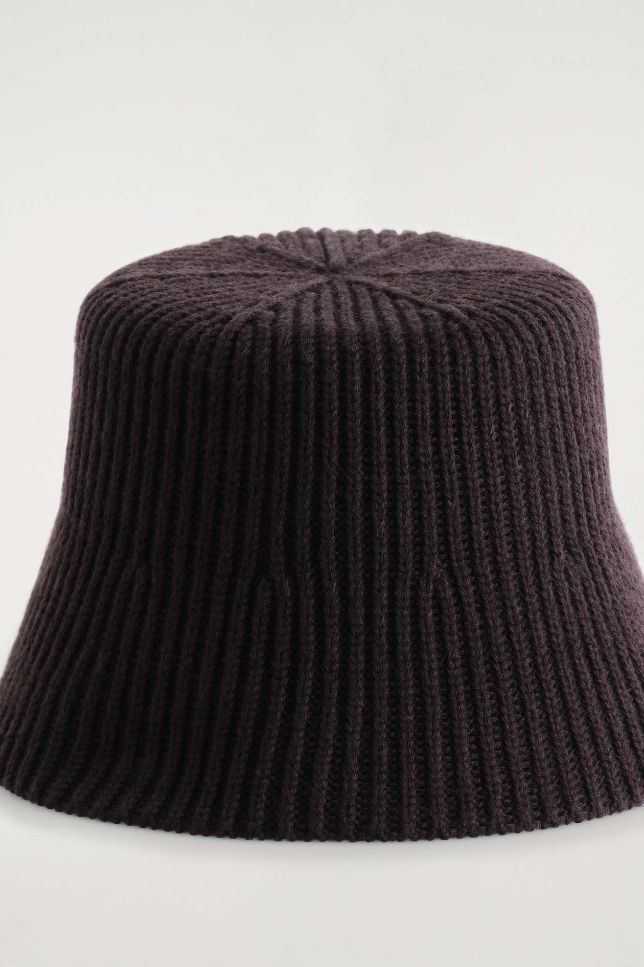 RIBBED WOOL-BLEND BUCKET HAT - DARK BROWN | COS GB