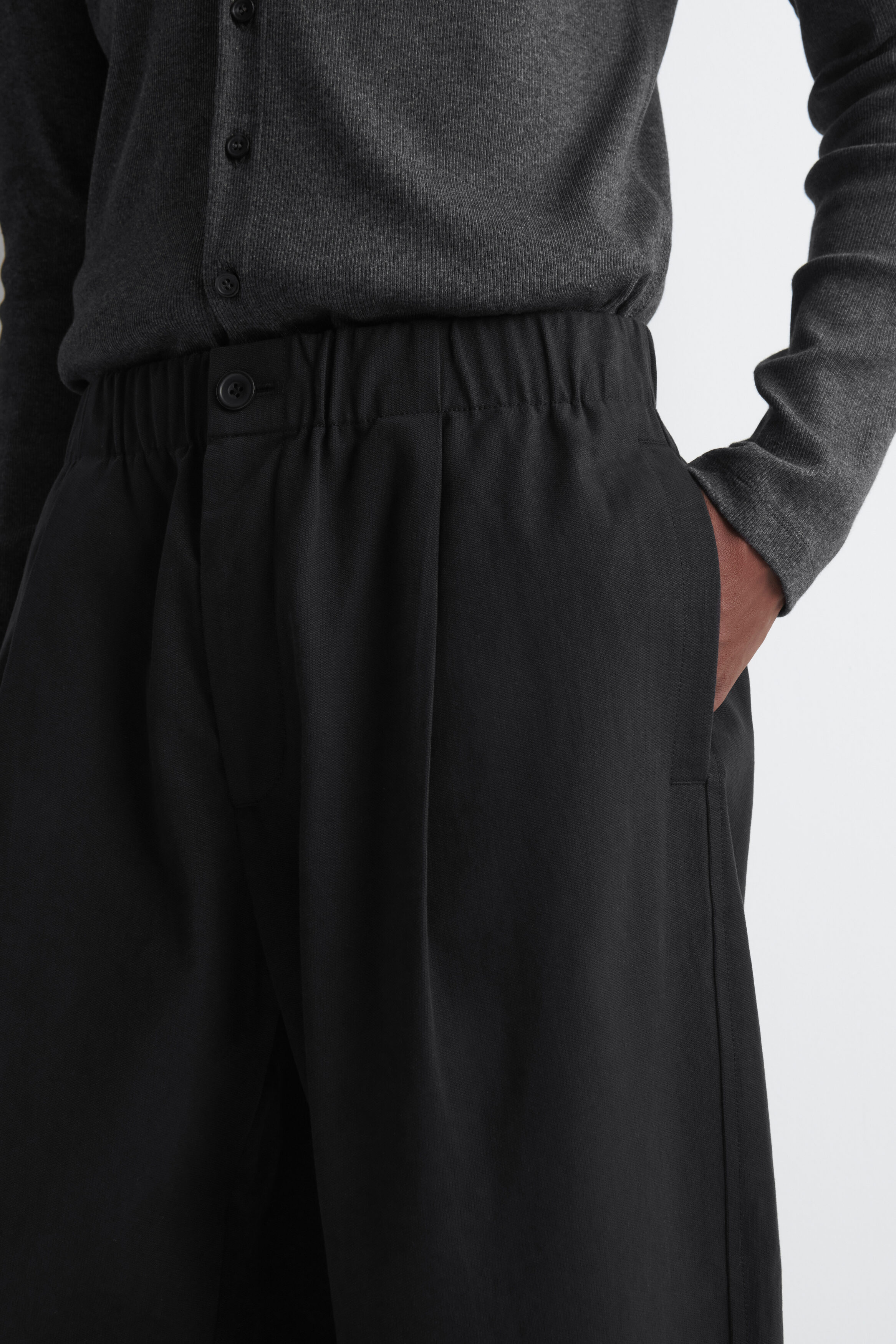PLEATED RELAXED-FIT BARREL-LEG PANTS - thumbnail 5