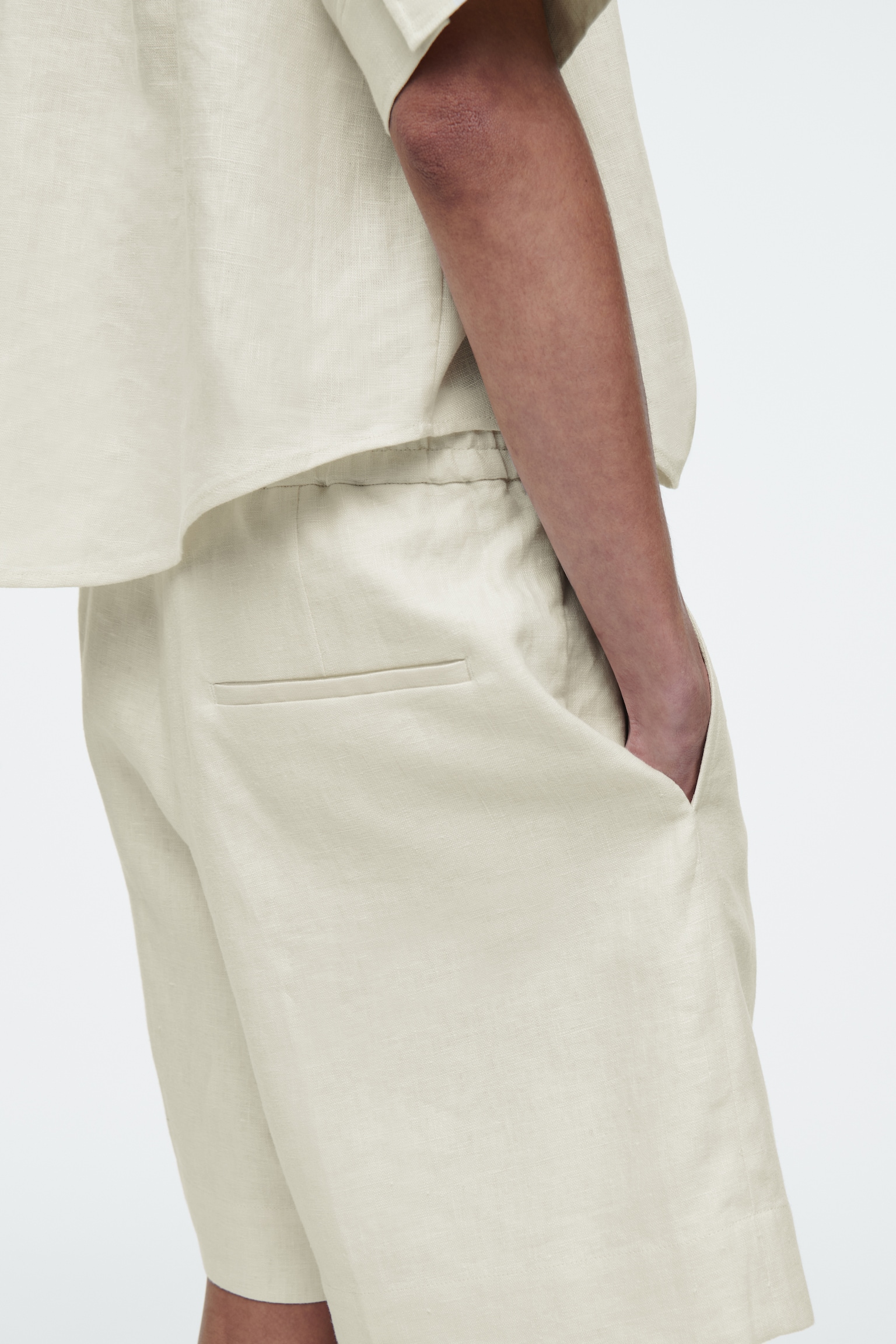 SHORT DE TAILLEUR À TAILLE ÉLASTIQUÉE EN LIN - JAUNE BEURRE/BLANC/OCRE/BLEU MARINE - 6