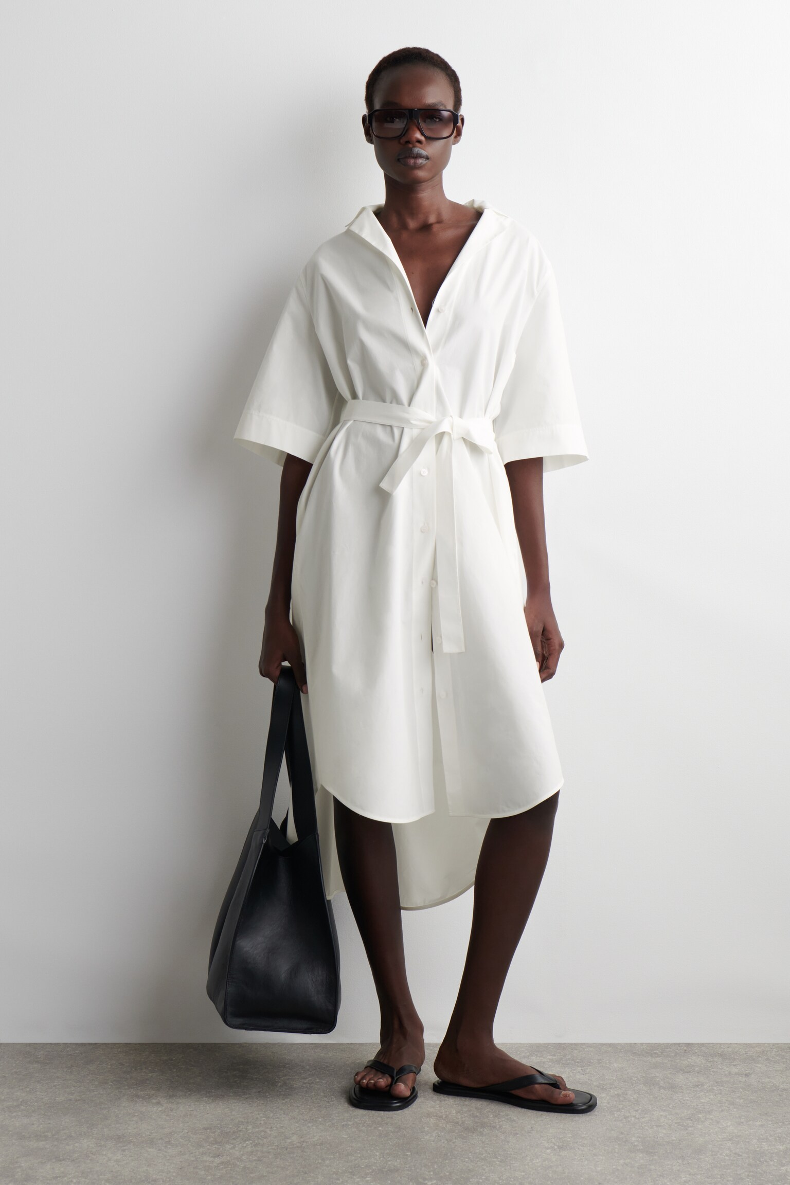 VESTIDO CAMISERO DE MANGA CORTA CON CINTURÓN - BLANCO/AZUL MARINO
