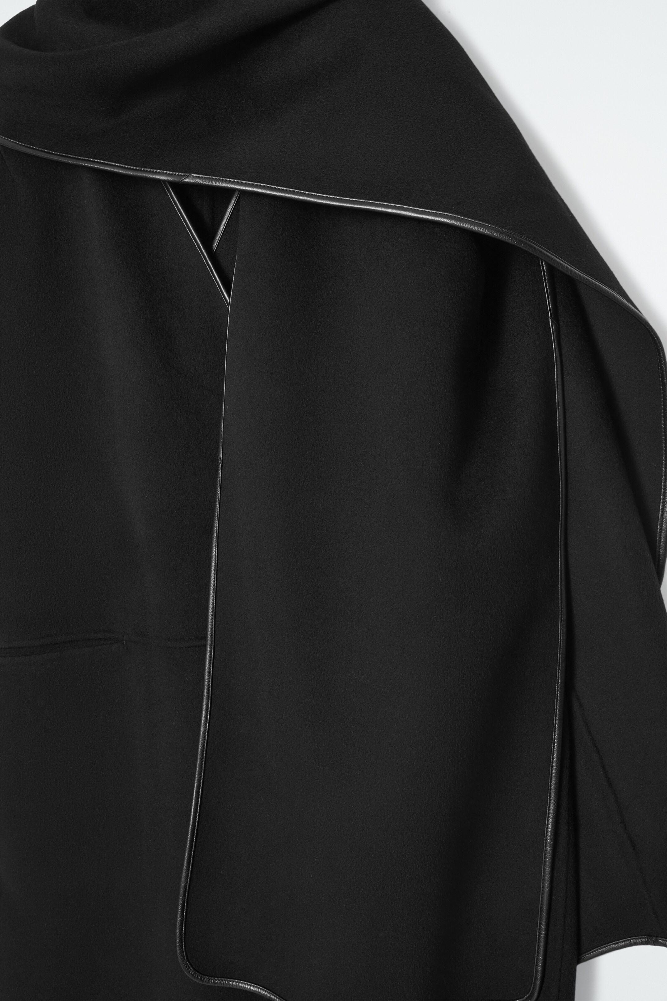 Agrandir l'image: MANTEAU ÉCHARPE EN LAINE BORDÉ DE CUIR - NOIR - FEMME | H&M CH 2