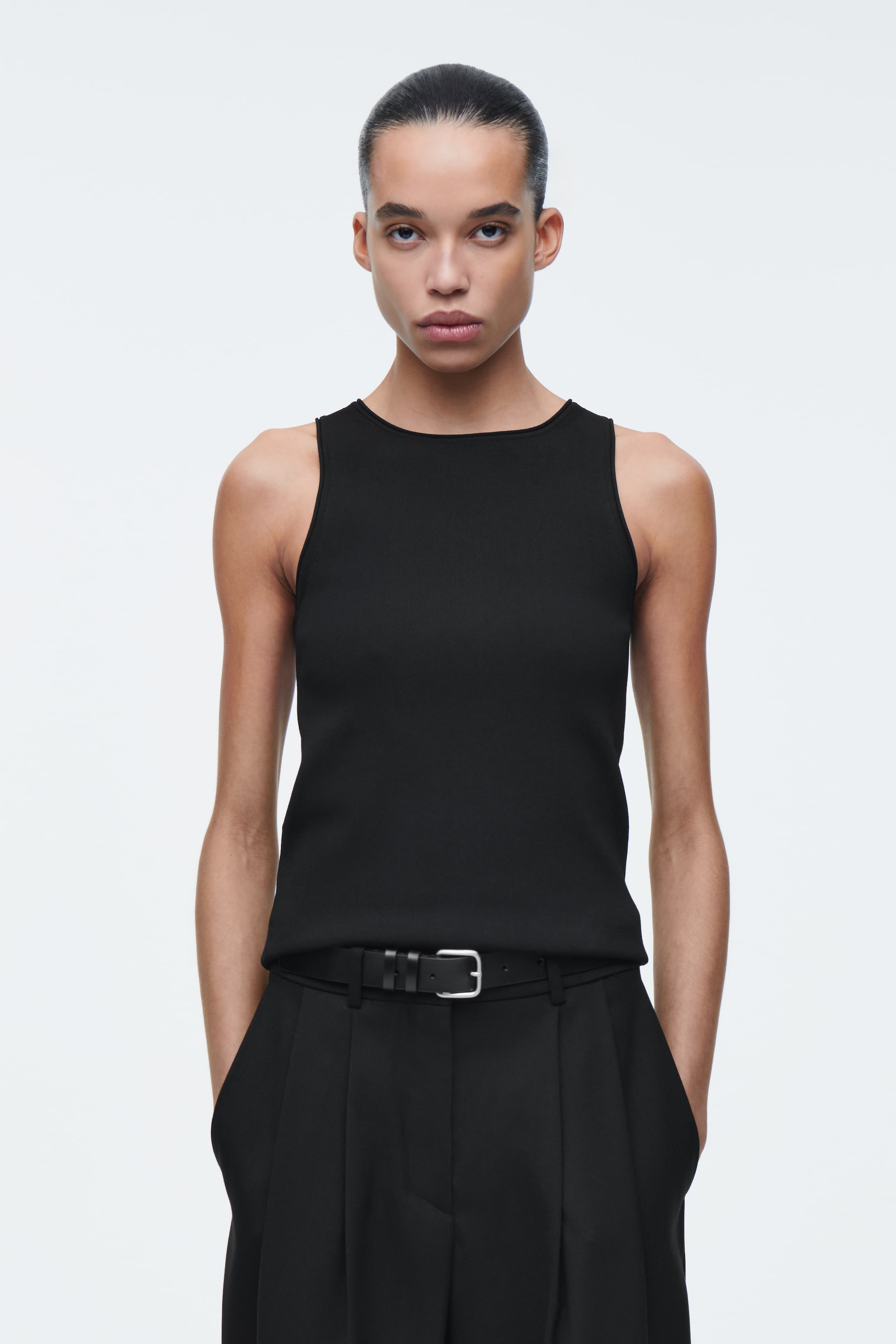 Visualizza immagine più grande: CANOTTA CON LAVORAZIONE A MAGLIA TUBOLARE - NERO - DONNA | H&M IT 1