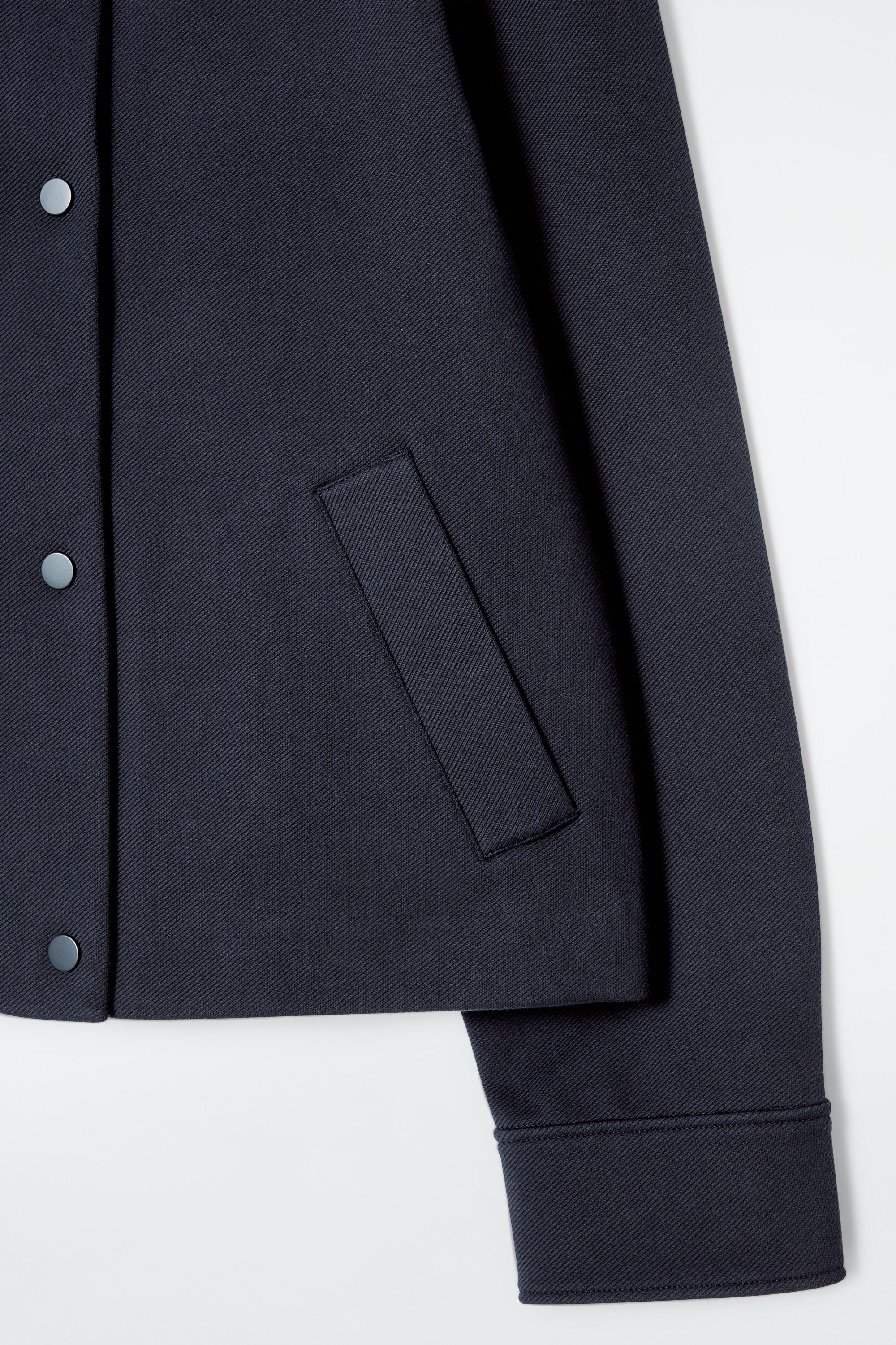 COS トラペーズユーティリティジャケット ネイビー TRAPEZE UTILITY JACKET - NAVY | COS