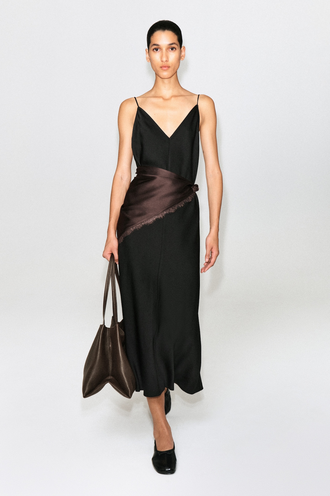 LACE-TRIMMED SATIN HEADSCARF — BROWN