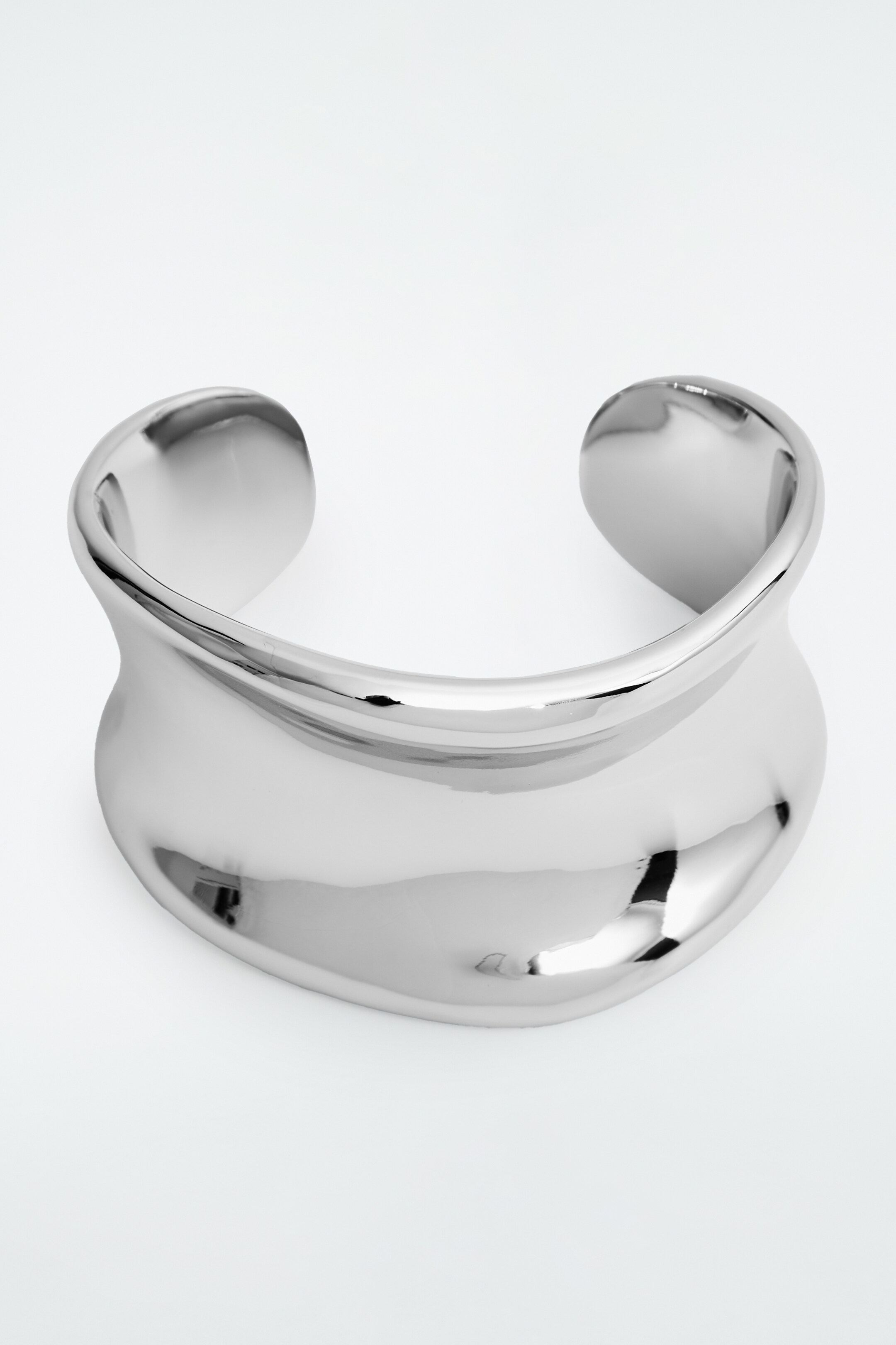 Visualizza immagine più grande: BRACCIALE RIGIDO DALLE LINEE SCOLPITE - ARGENTO - DONNA | H&M IT 1