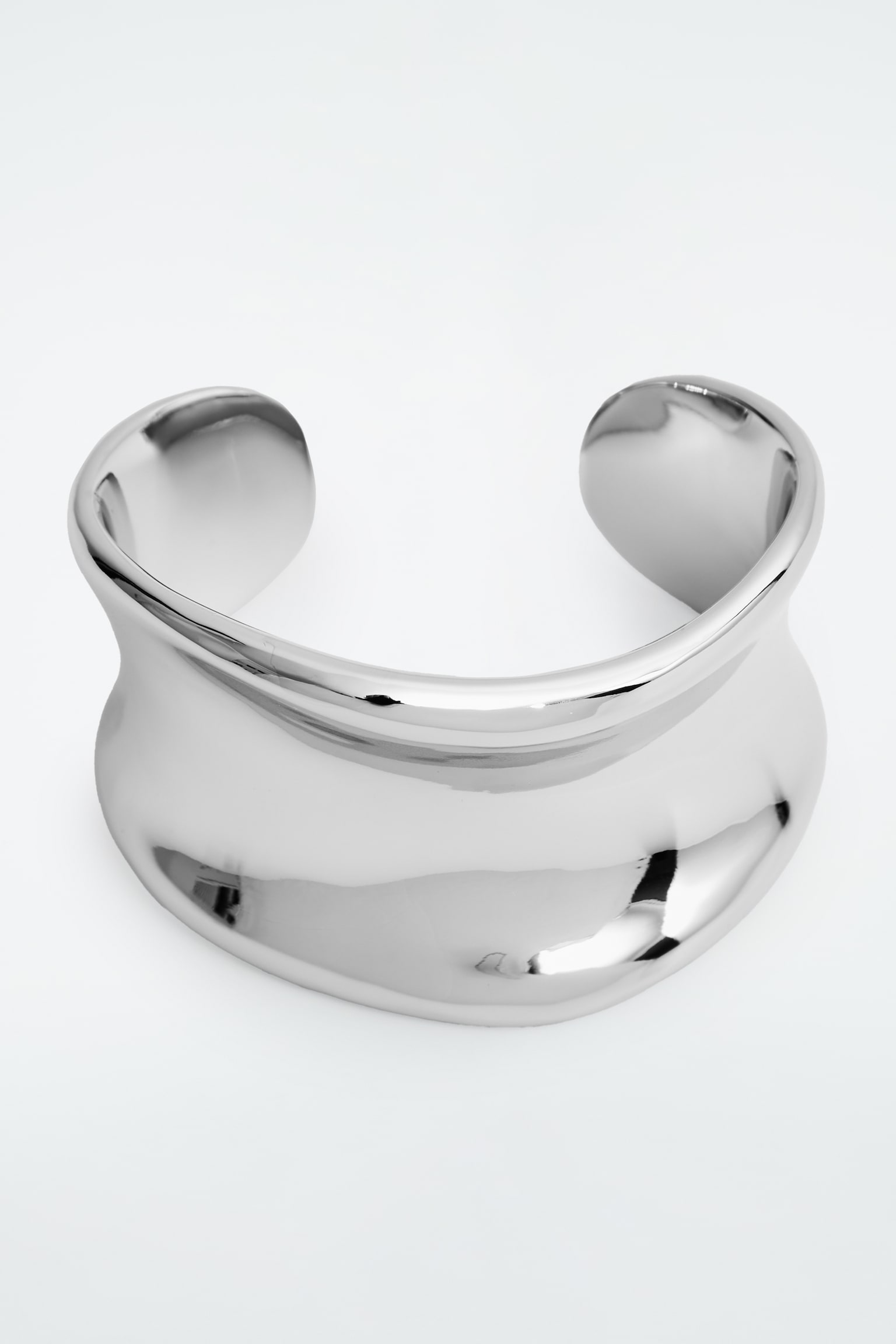 BRACCIALE RIGIDO DALLE LINEE SCOLPITE - ARGENTO