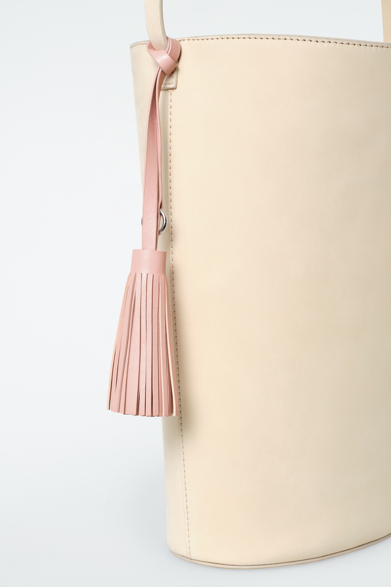 CHARM DE BORLA DE PIEL - ROSA/NEGRO - 4