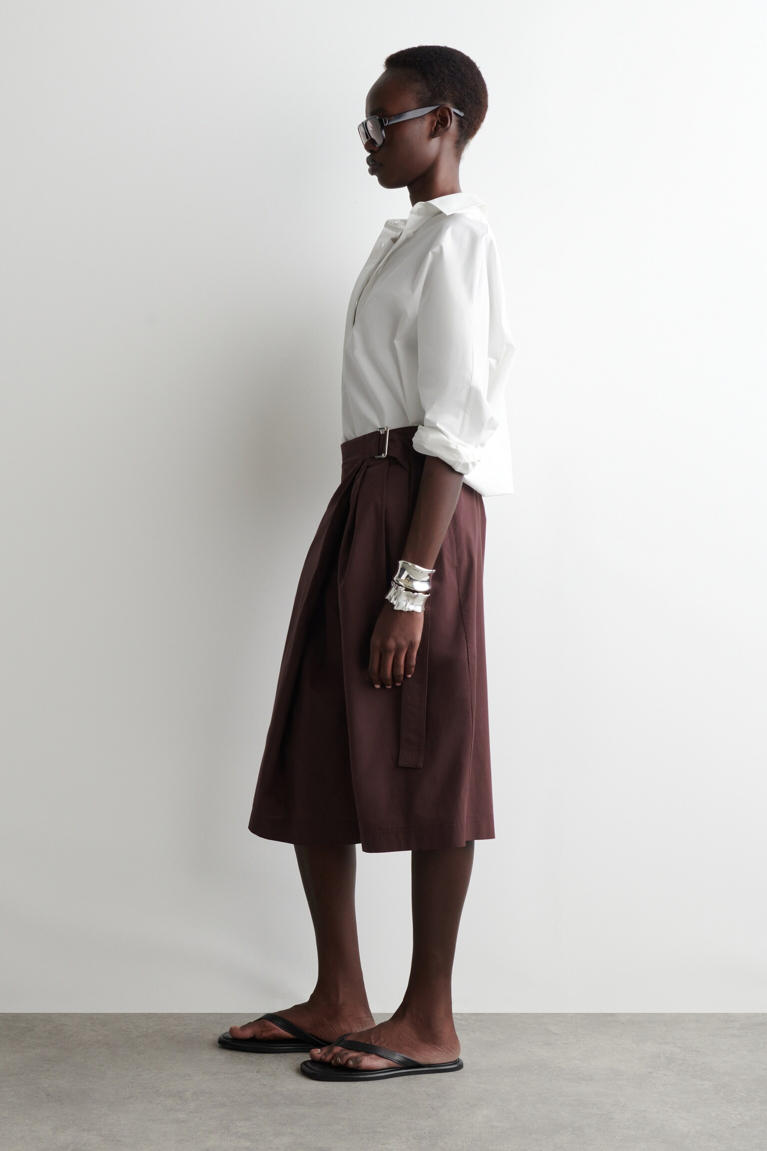 BERMUDAS CRUZADAS CON CINTURÓN - BURDEOS/NEGRO - 4