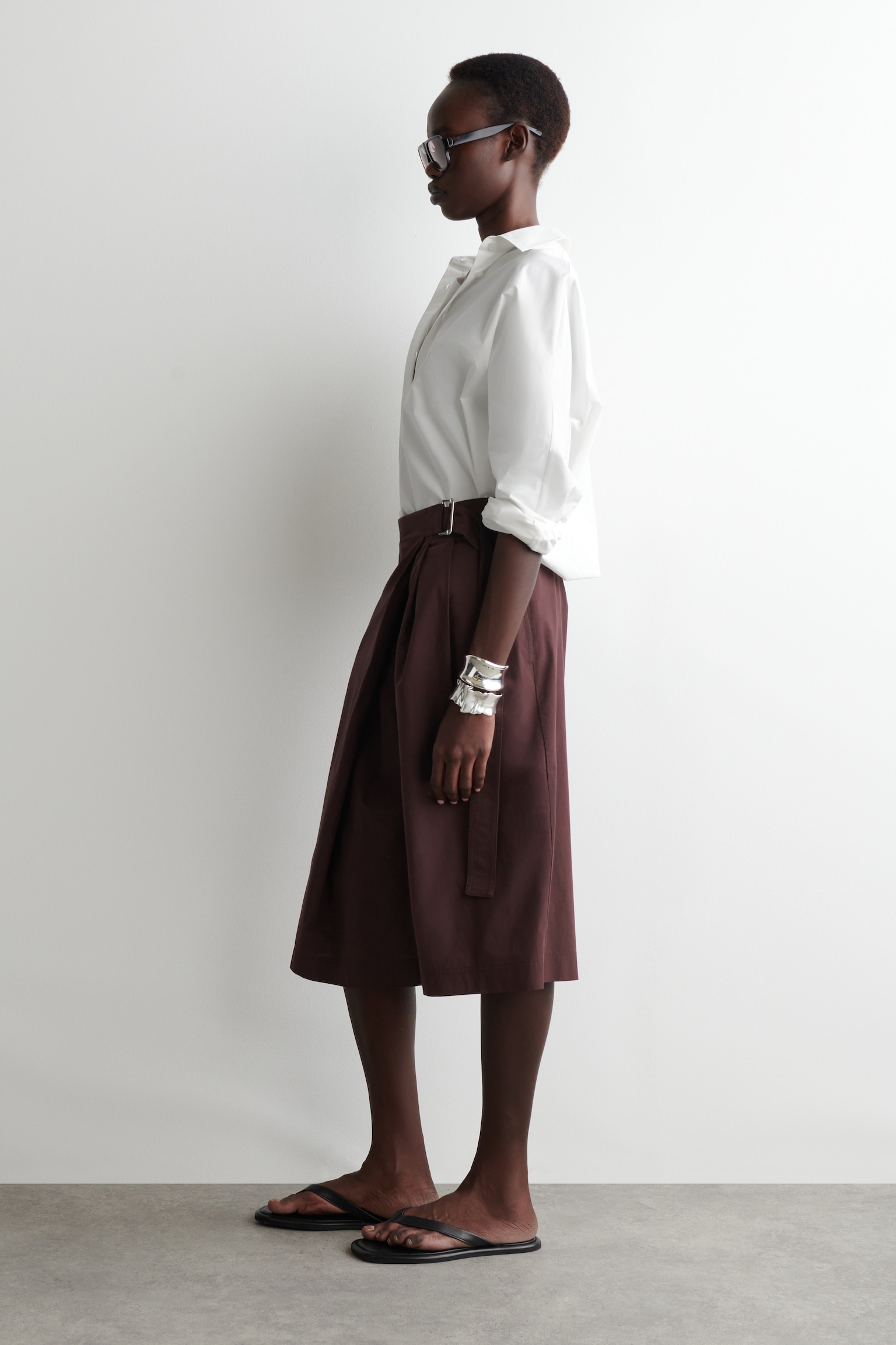 BERMUDAS CRUZADAS CON CINTURÓN - BURDEOS/NEGRO - 7