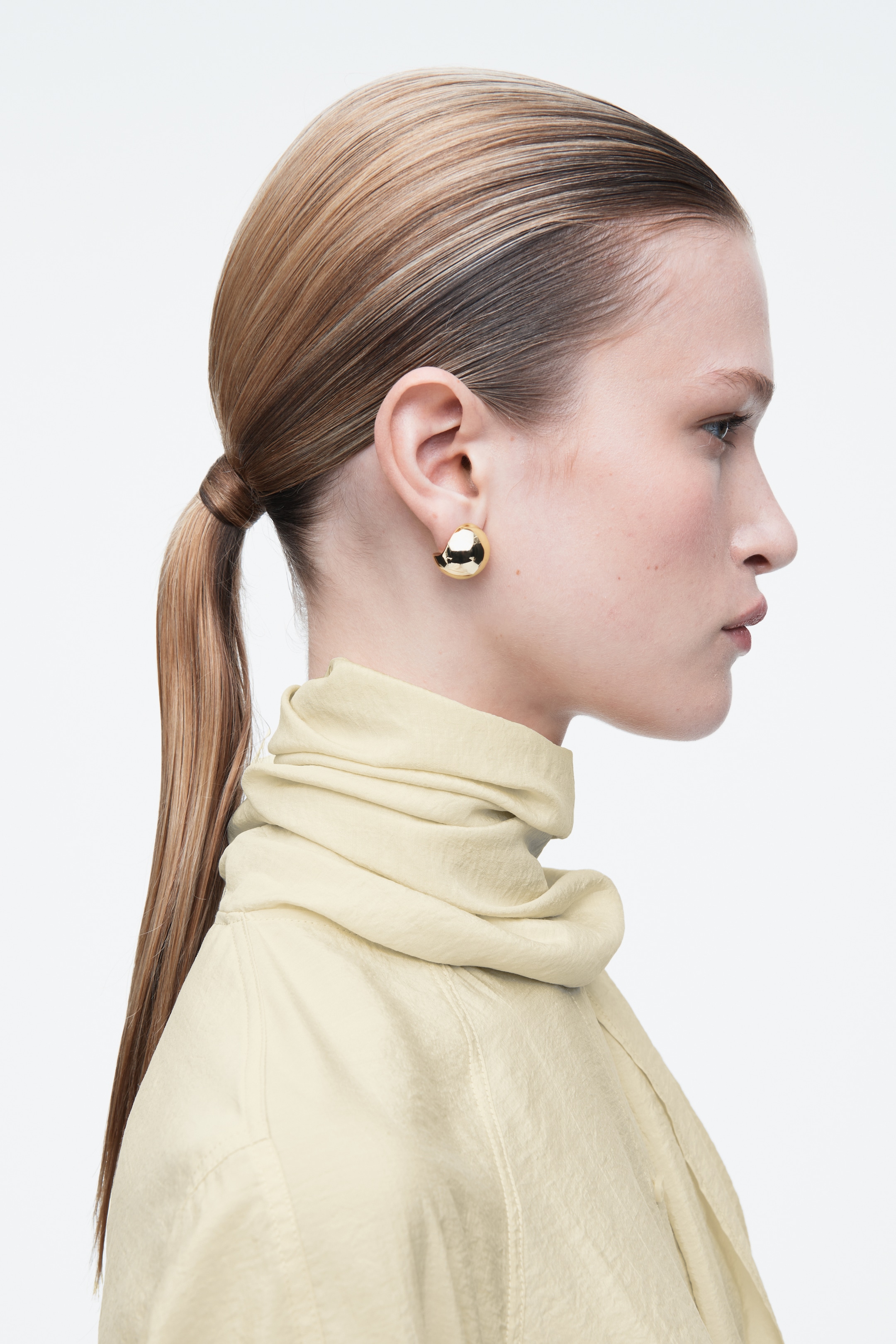 Größeres Bild ansehen: UNGLEICHE OHRSTECKER - Gold - Ladies | H&M DE 3