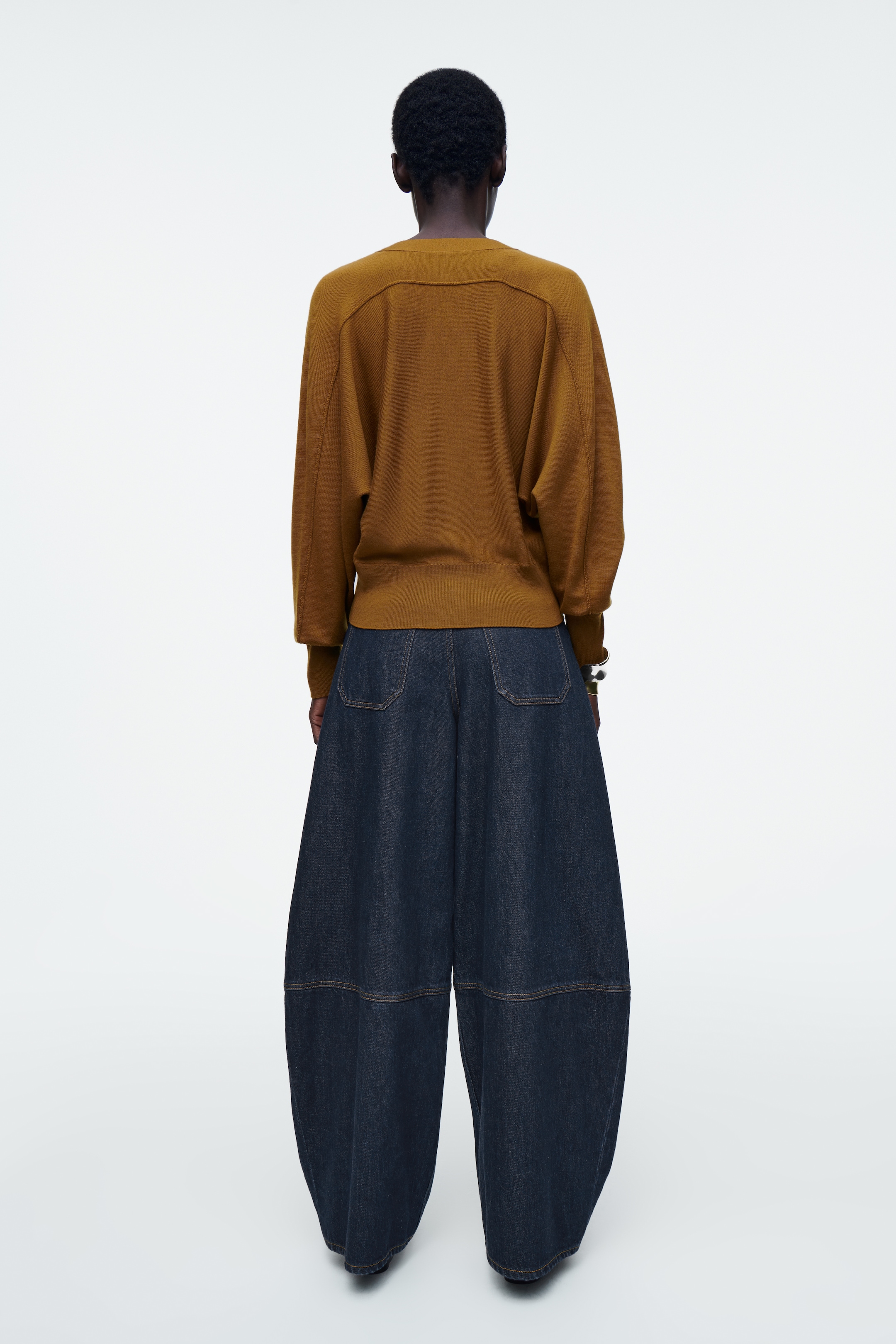 Ver imagen más grande: CÁRDIGAN DE LANA MERINO CON MANGA MURCIÉLAGO - OCRE - MUJER | H&M ES 4