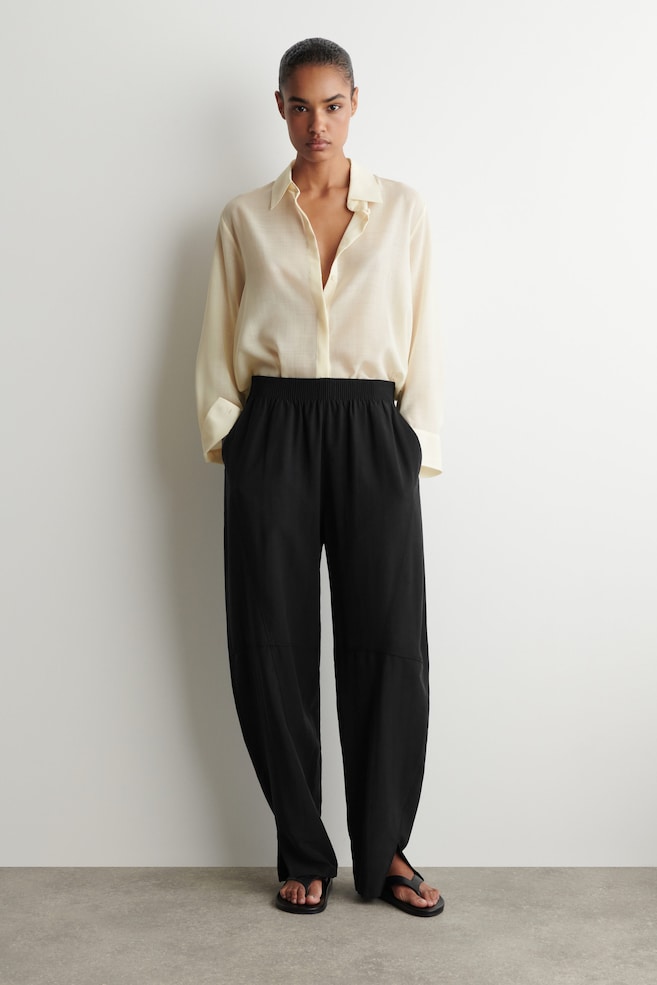 PANELED ELASTICATED BARREL-LEG PANTS — BLACK