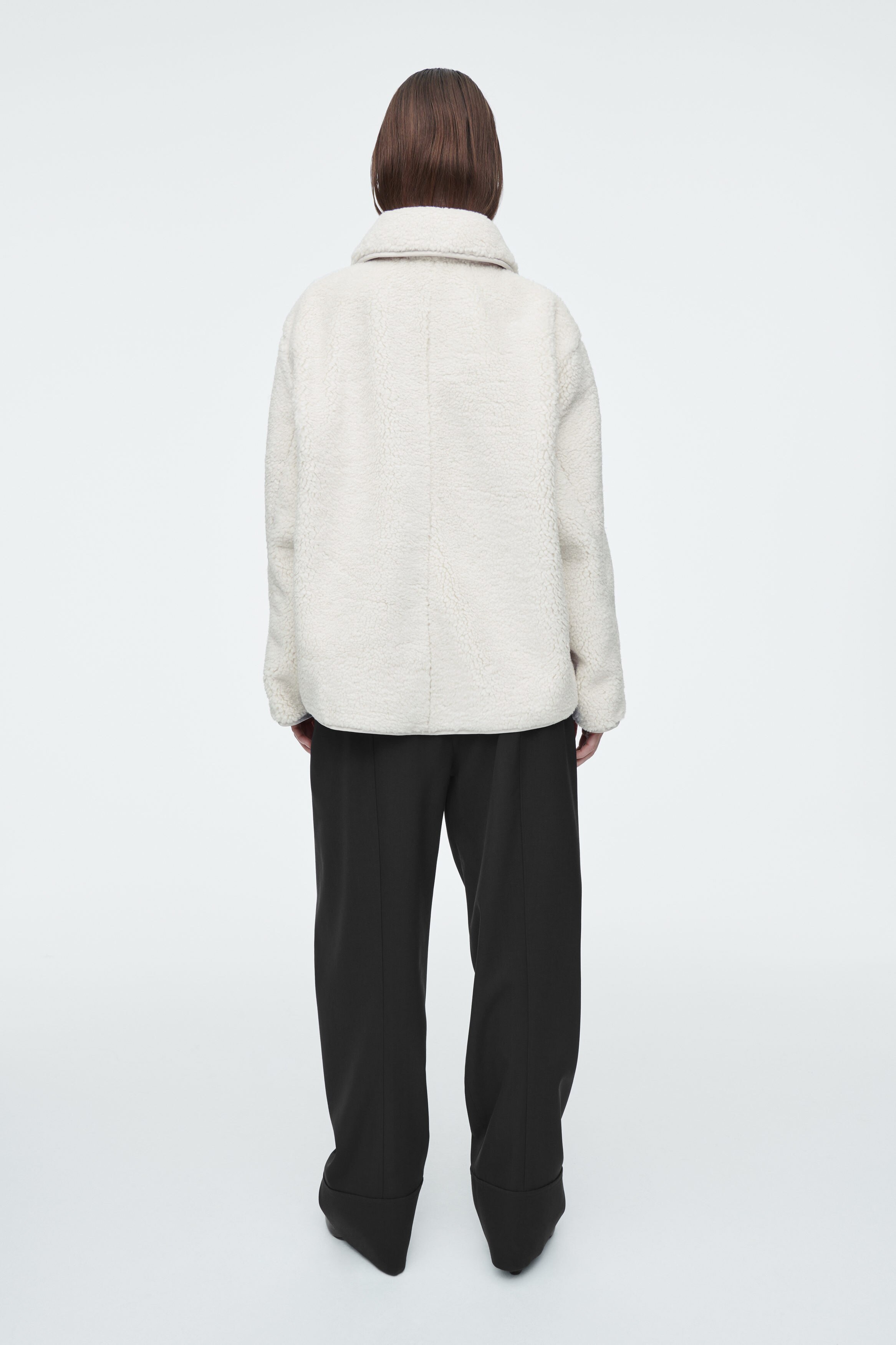【COS】◆COLLARED FAUX SHEARLING JACKET IVORY◆1246002002◆ COLLARED FAUX SHEARLING JACKET - IVORY | COS