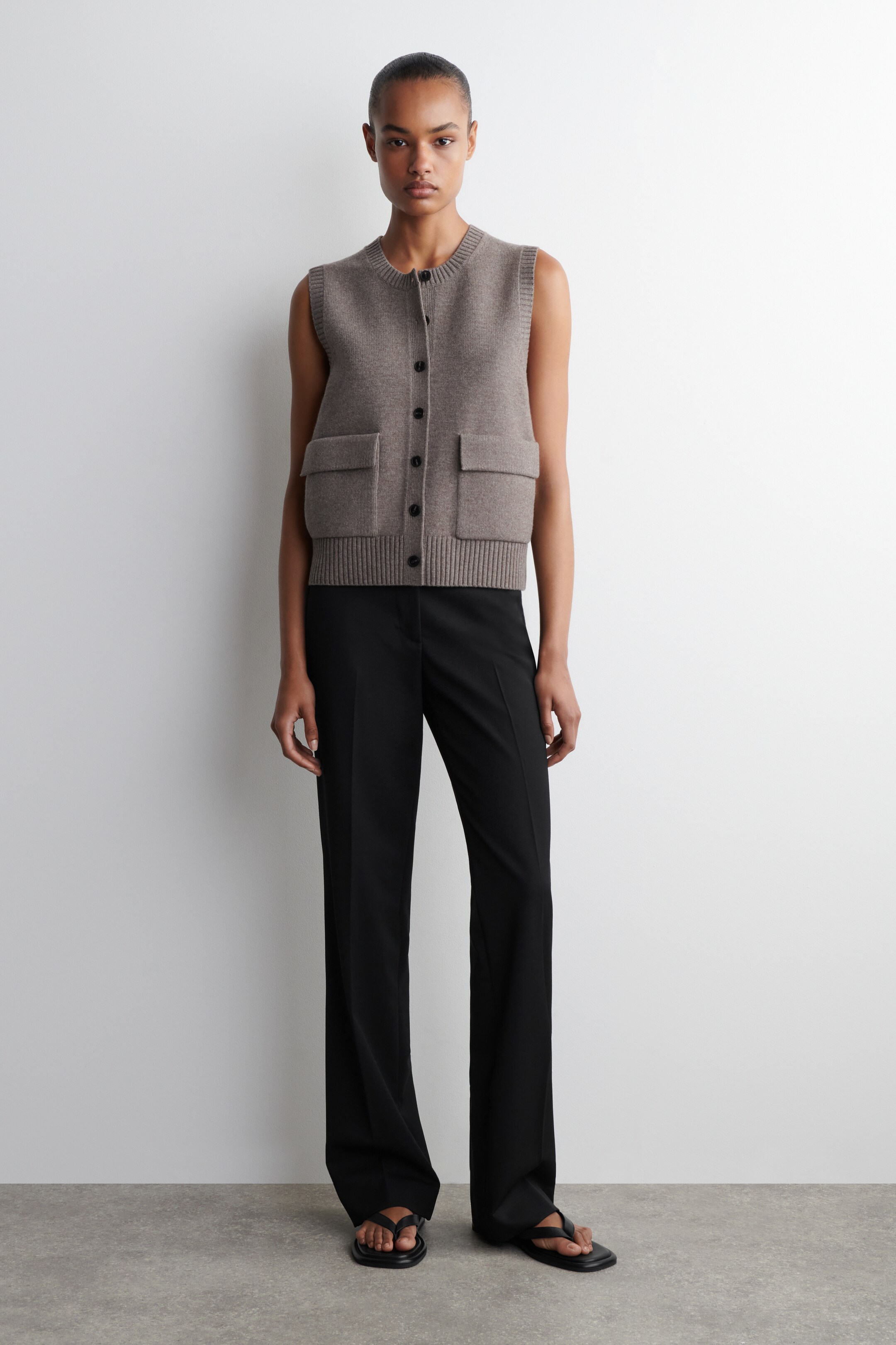 Visualizza immagine più grande: GILET IN LANA MERINO CON BOTTONI - MARRONE - DONNA | H&M IT 3