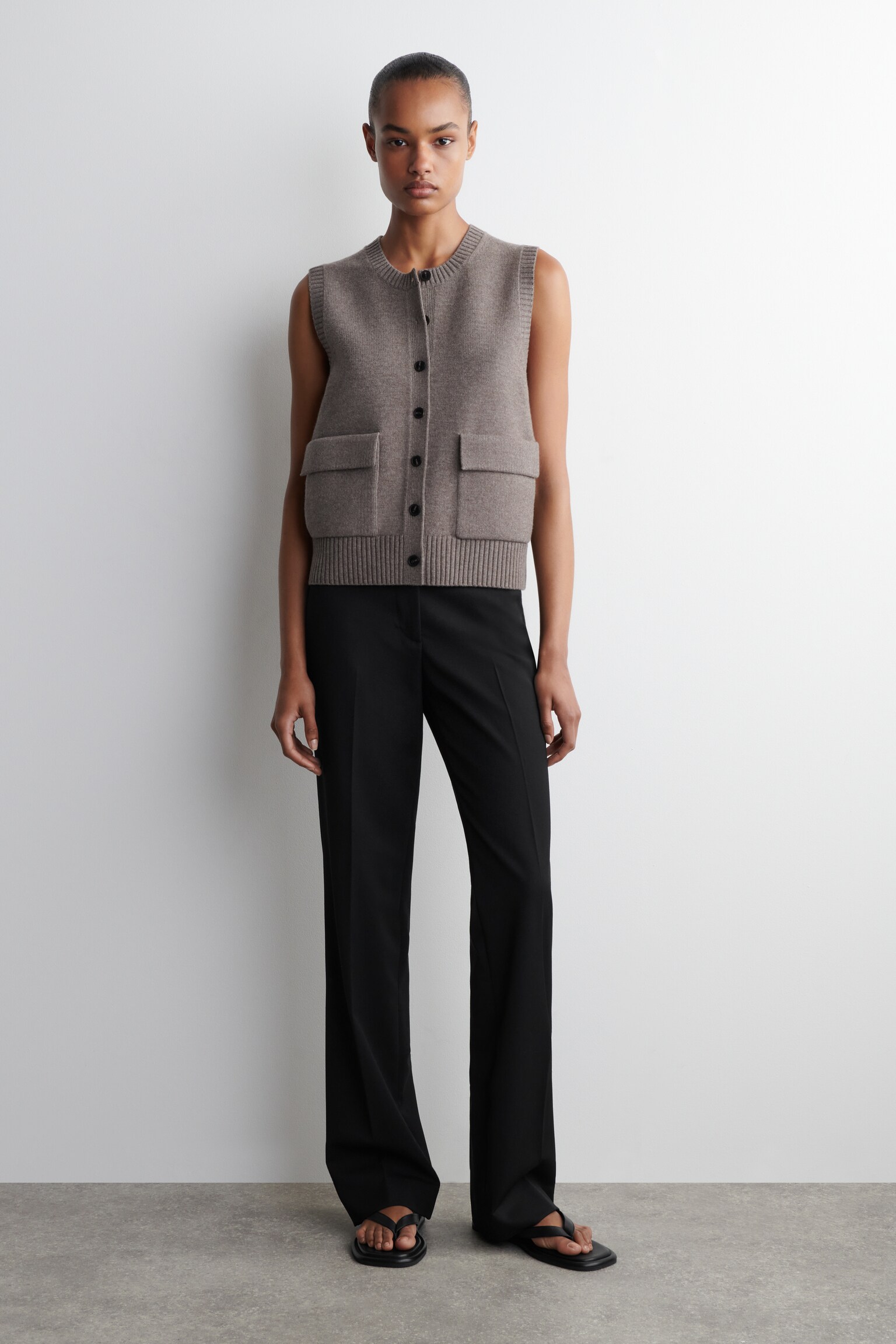 GILET IN LANA MERINO CON BOTTONI - MARRONE - 7