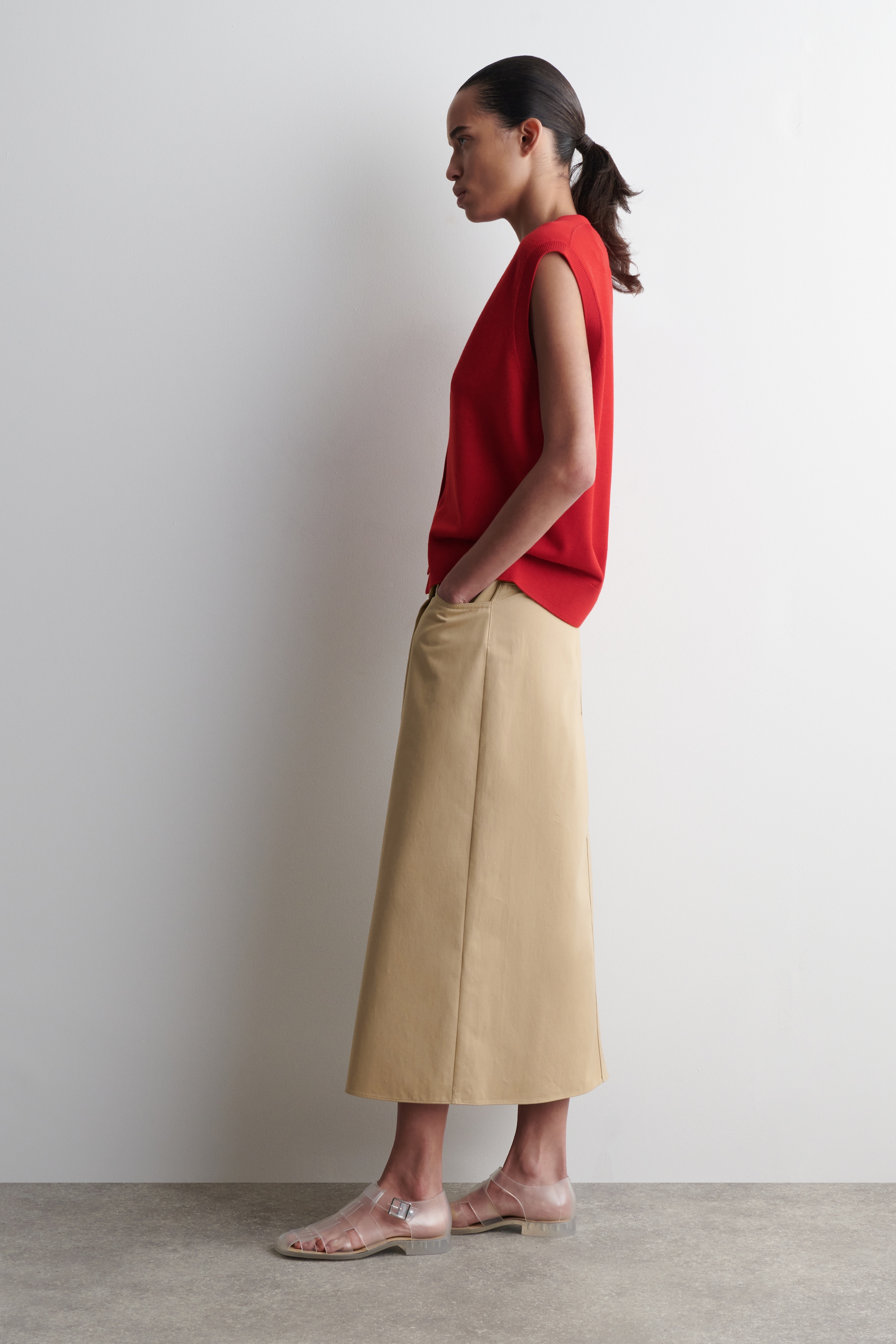 Visualizza immagine più grande: GILET IN LANA MERINO CON SCOLLO A V - ROSSO - DONNA | H&M IT 5