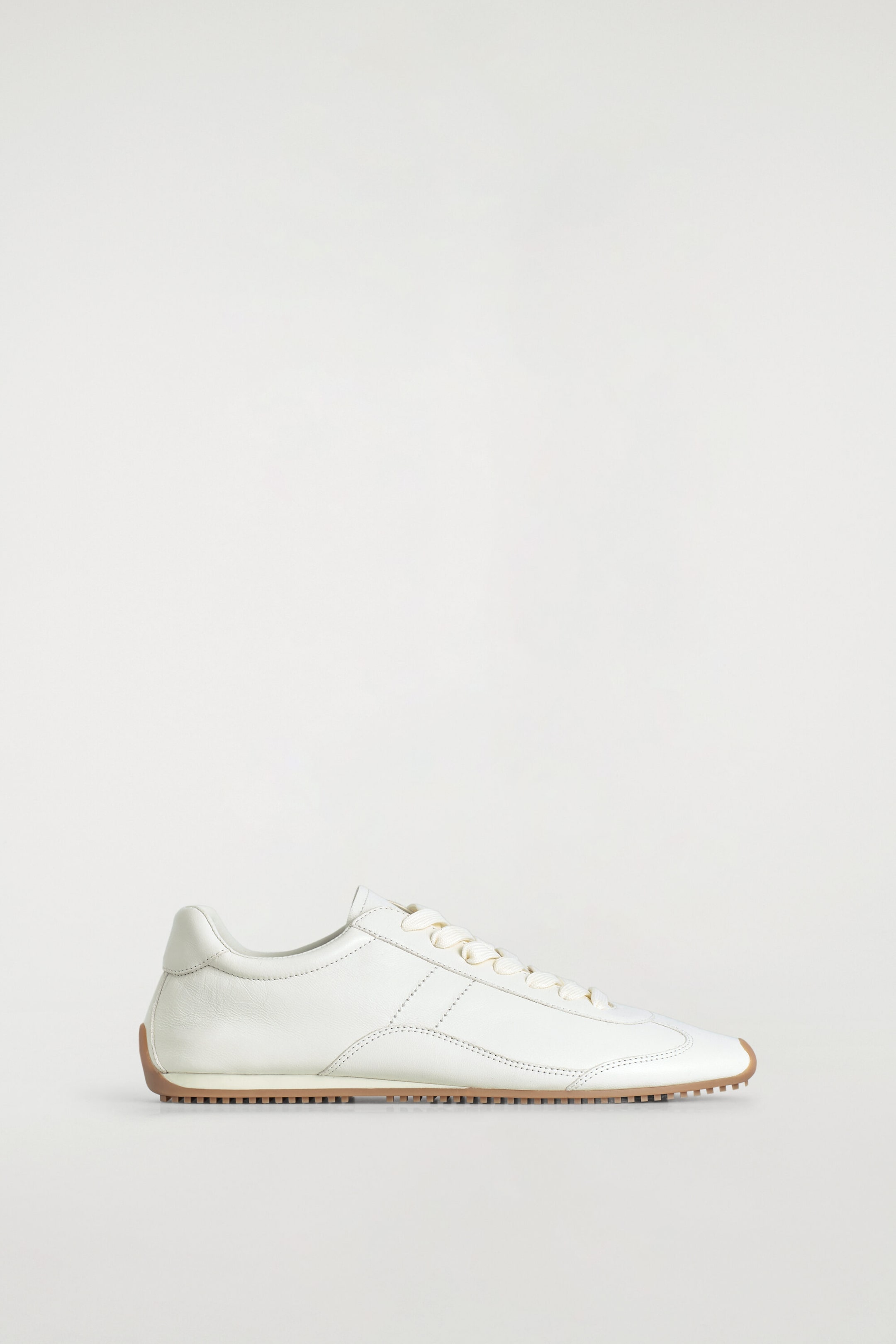BASKETS EN CUIR