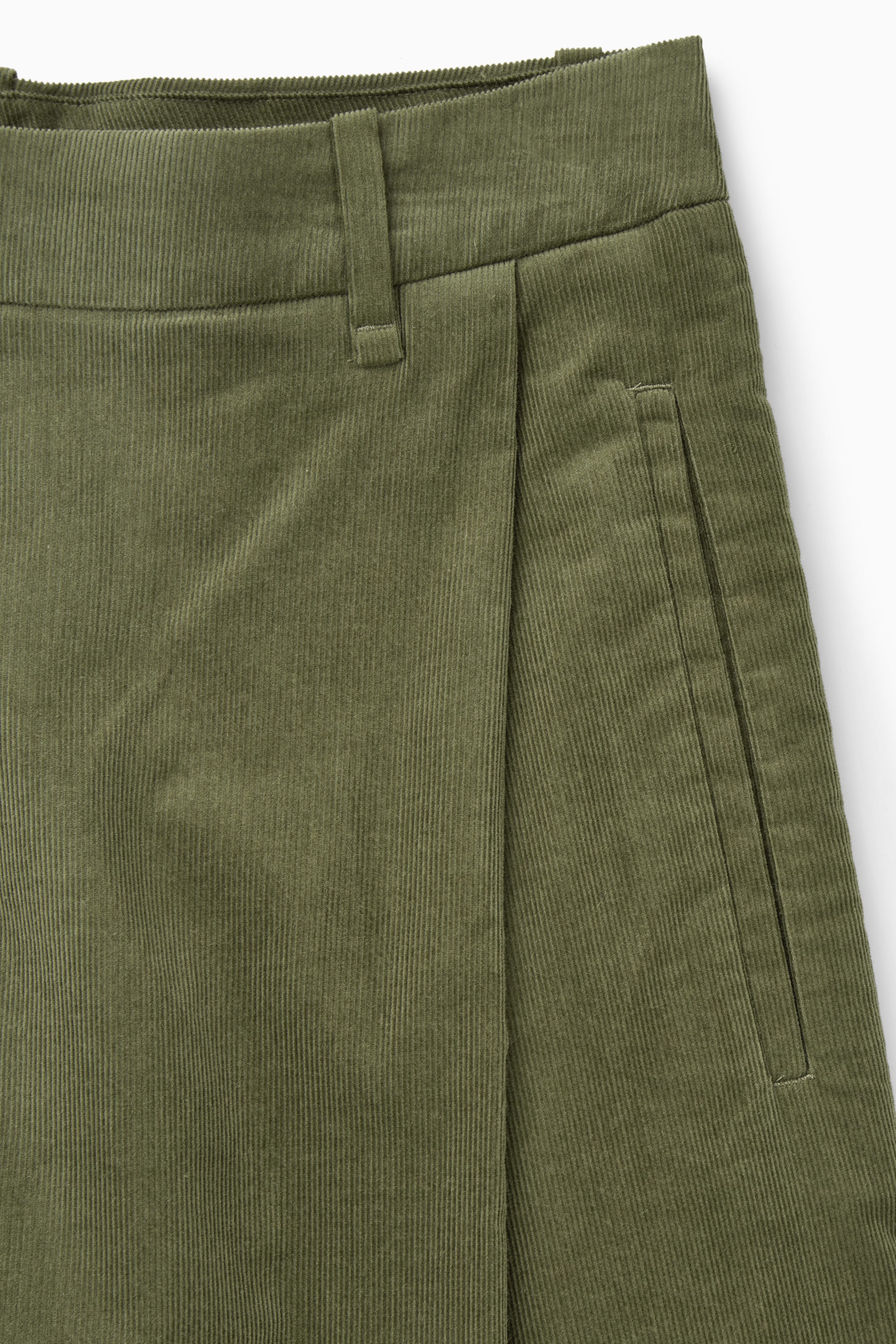 PLEATED BARREL-LEG CORDUROY TROUSERS