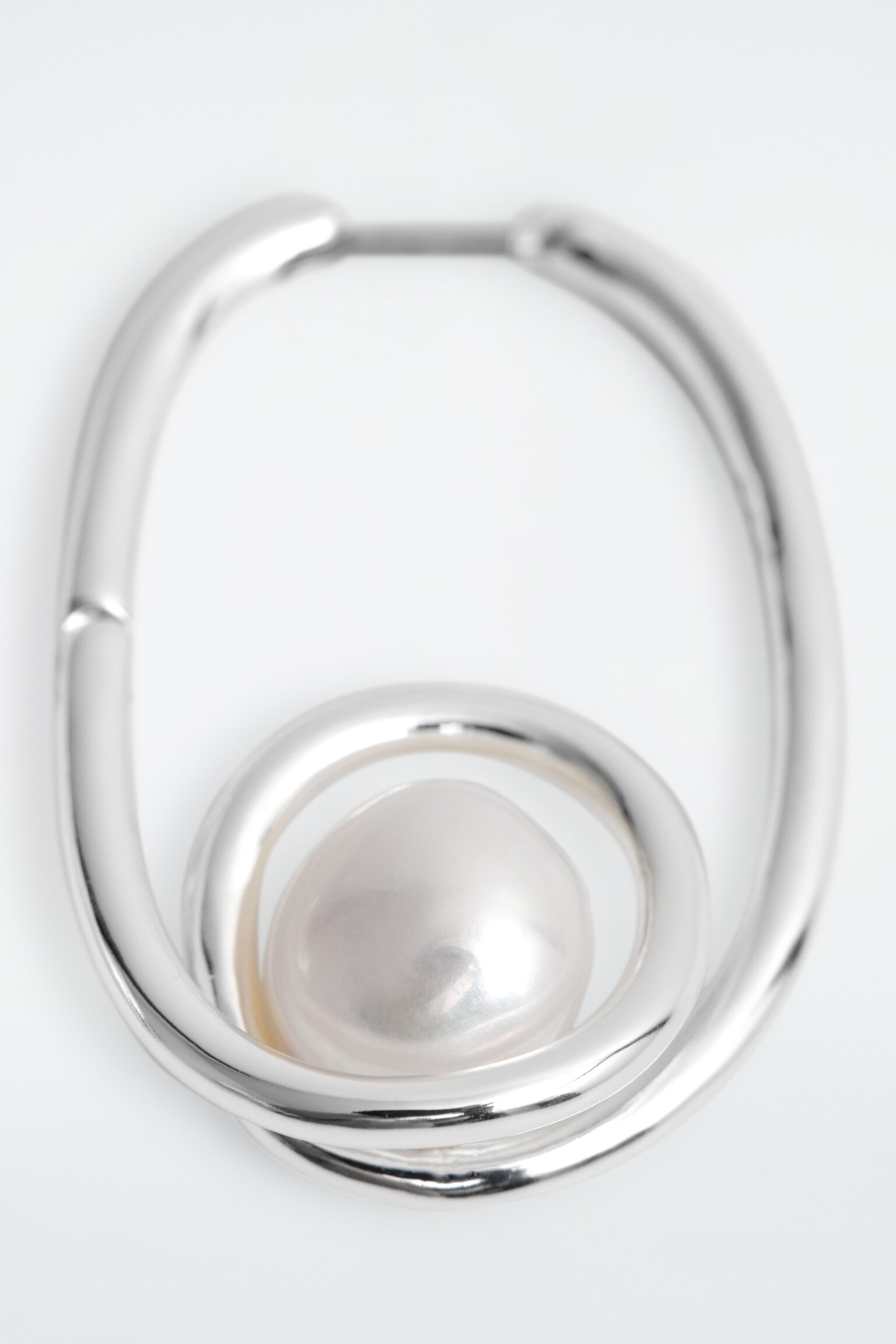 PENDIENTES DESPAREJADOS CON PERLAS ENTRELAZADAS - PLATEADO - 4