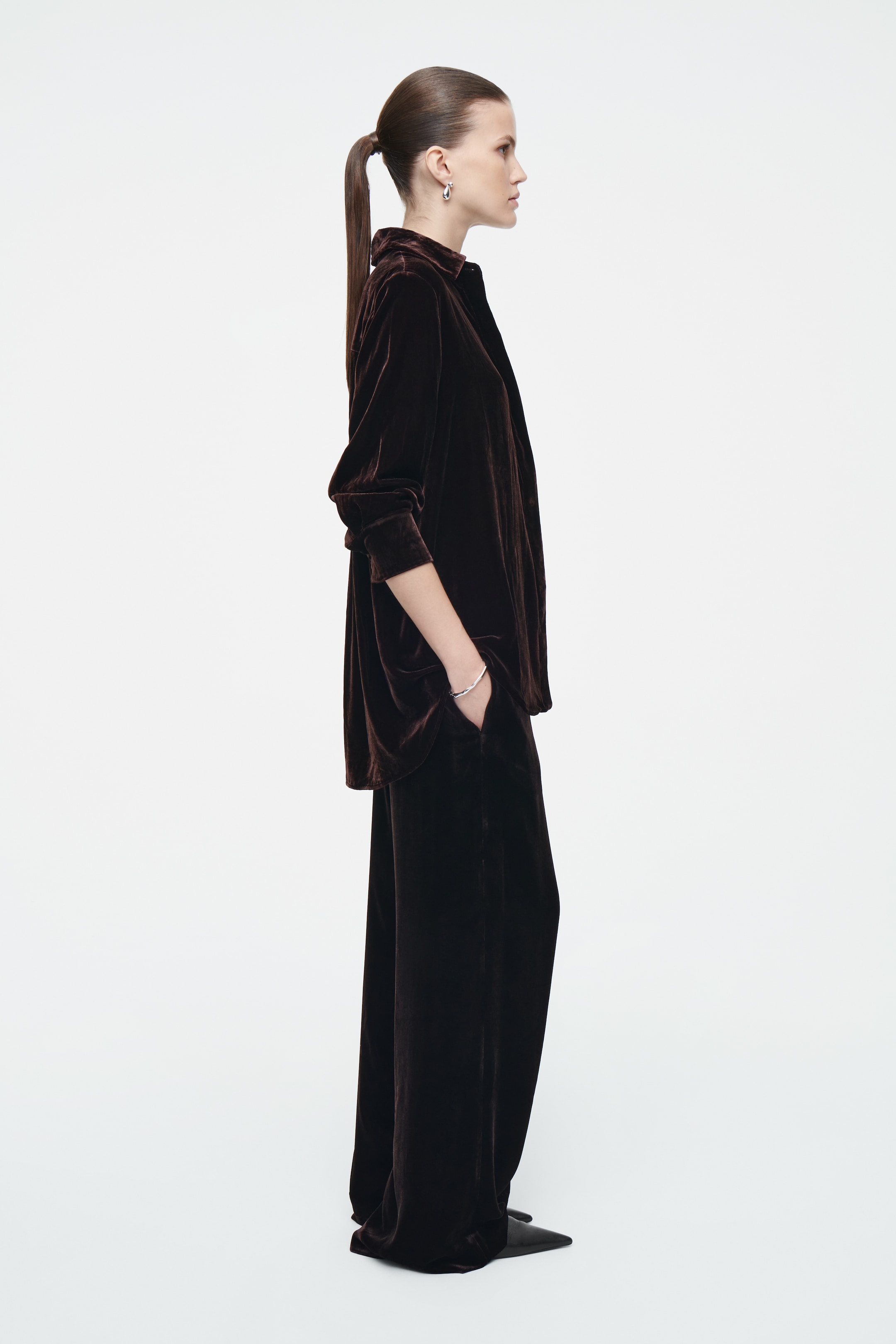 View larger image: RELAXED SILK-BLEND VELVET SHIRT - MAHOGANY - Ladies | H&M GB 4