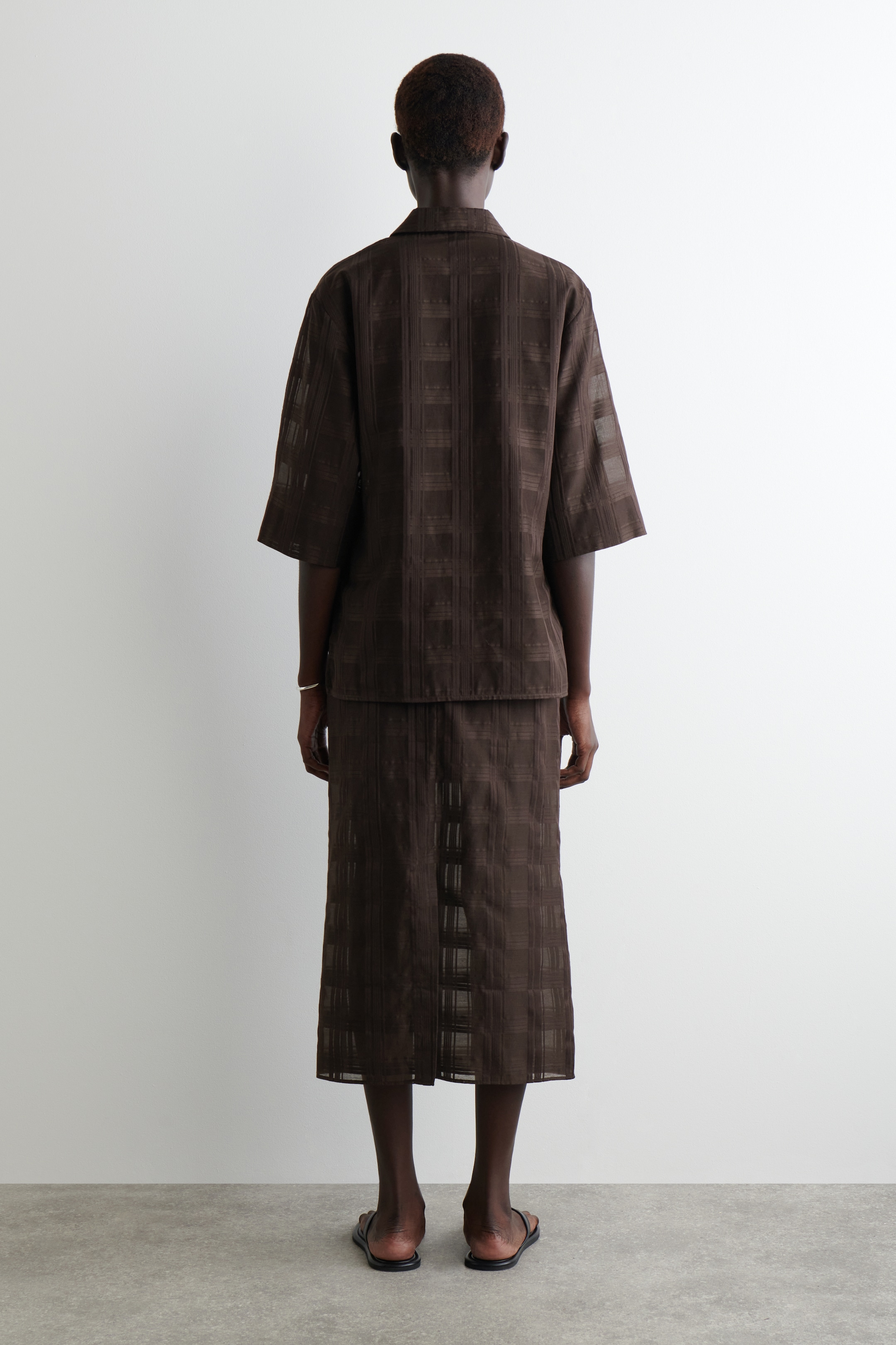 Ingrandisci l'immagine: SHEER CHECKED RESORT SHIRT - DARK BROWN - DONNA | H&M CH 2